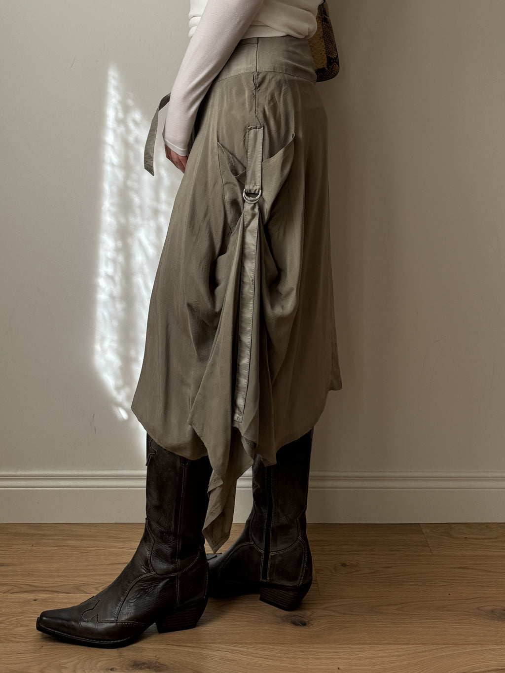 Viscose and cupro olive skirt