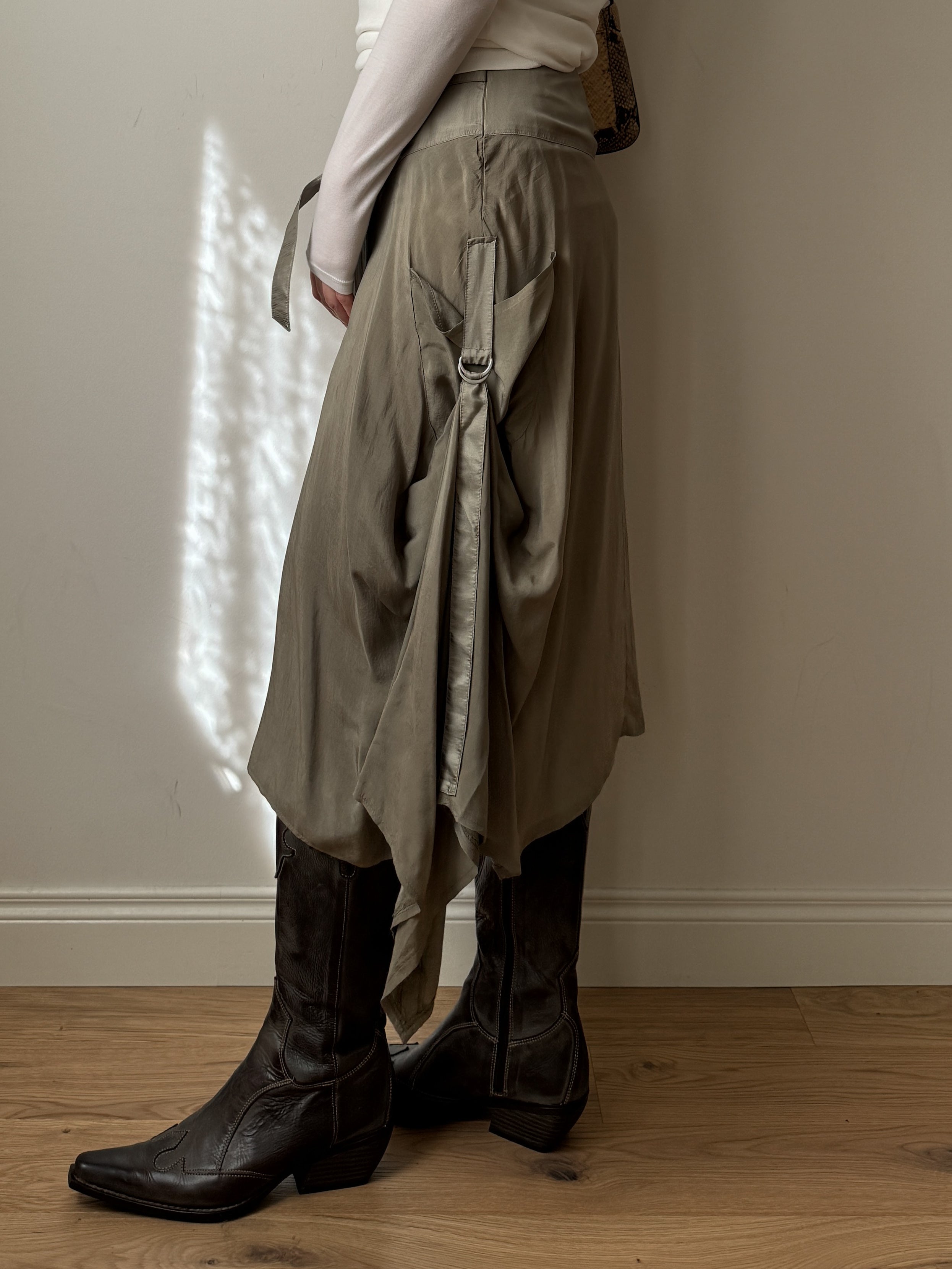 Viscose and cupro olive skirt