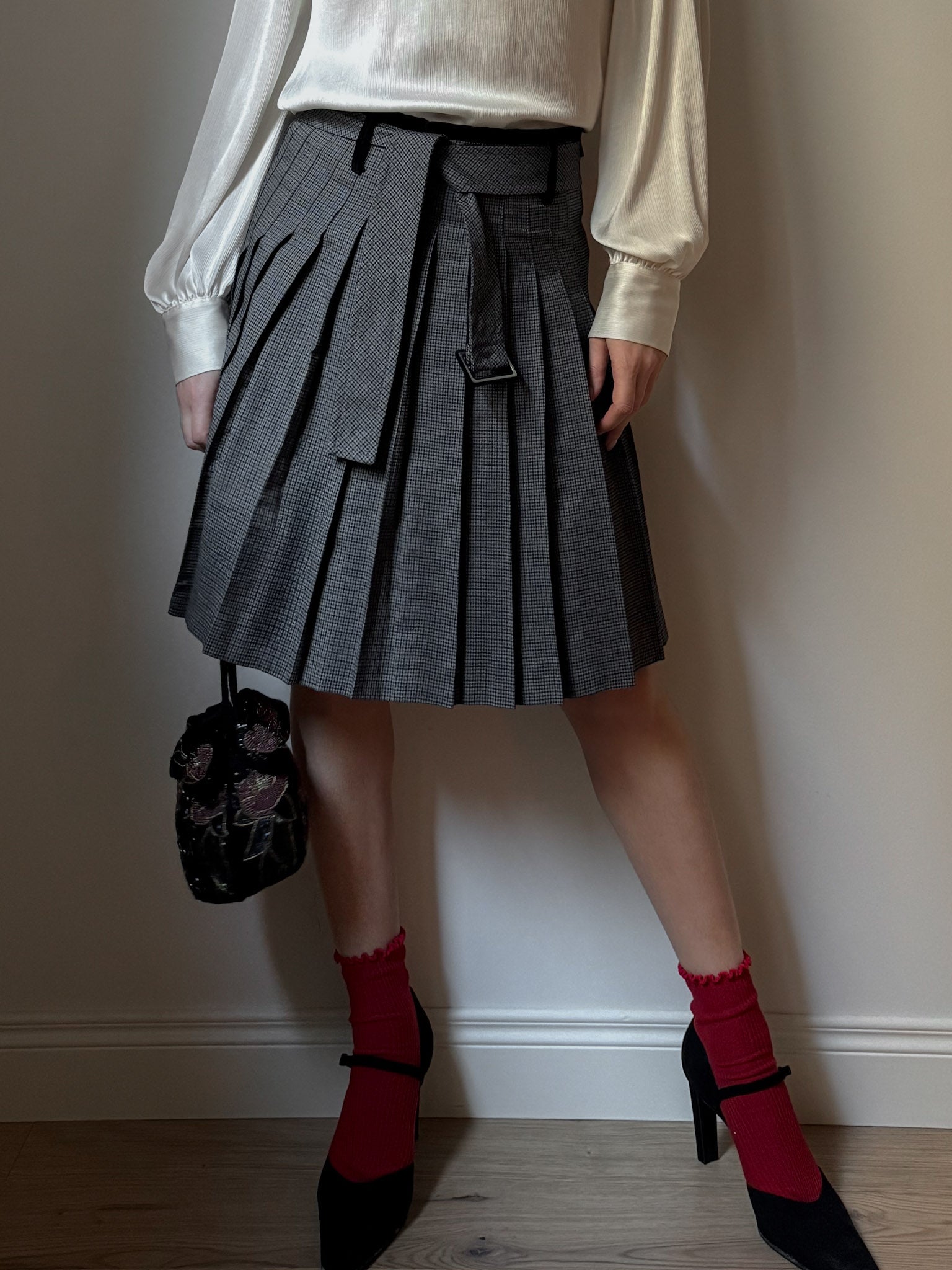Viscose and velvet pleated grey skirt