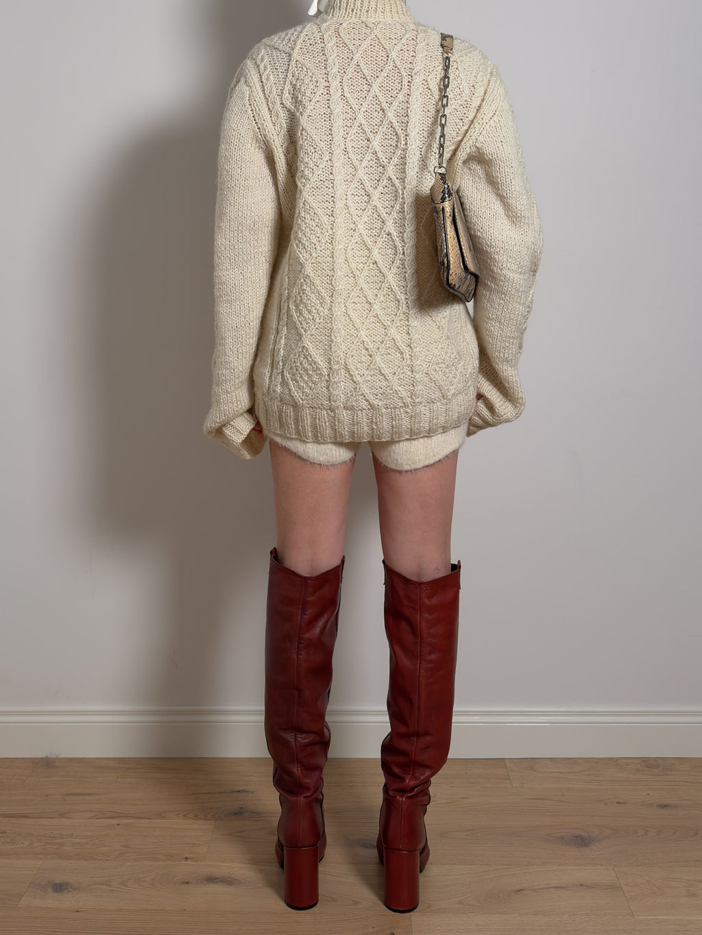 Pure wool embroidered ivory pull