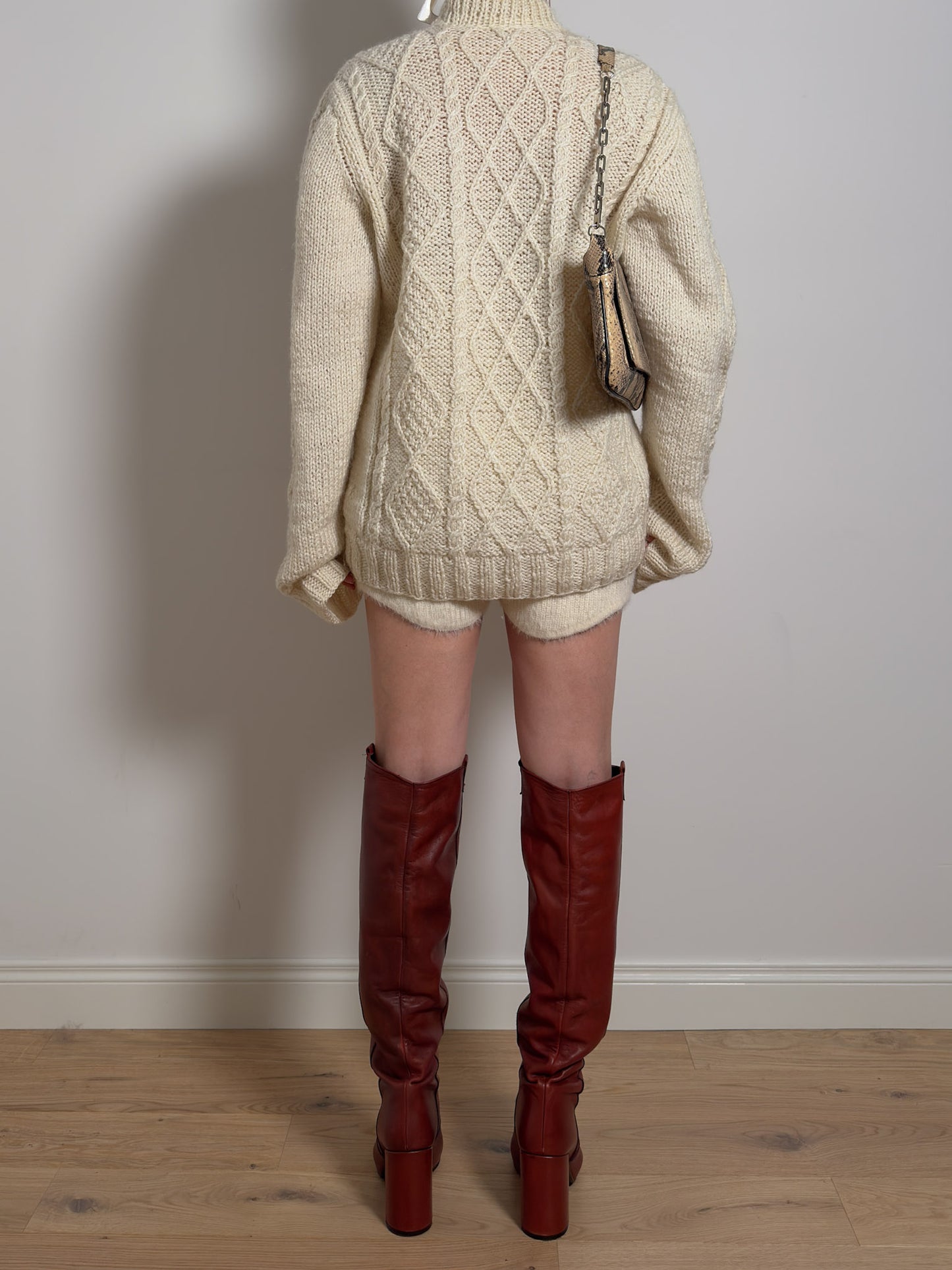 Pure wool embroidered ivory pull