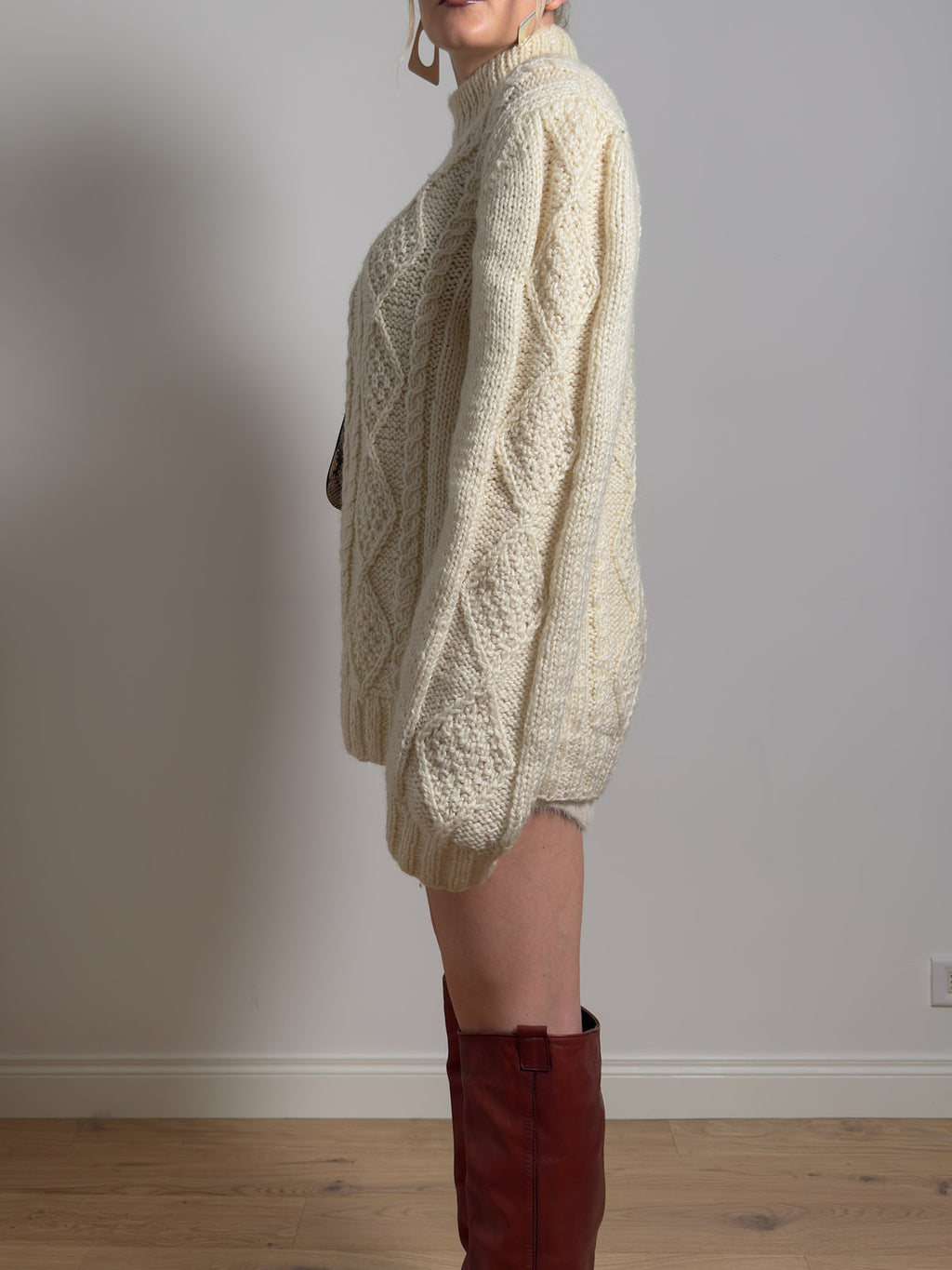 Pure wool embroidered ivory pull