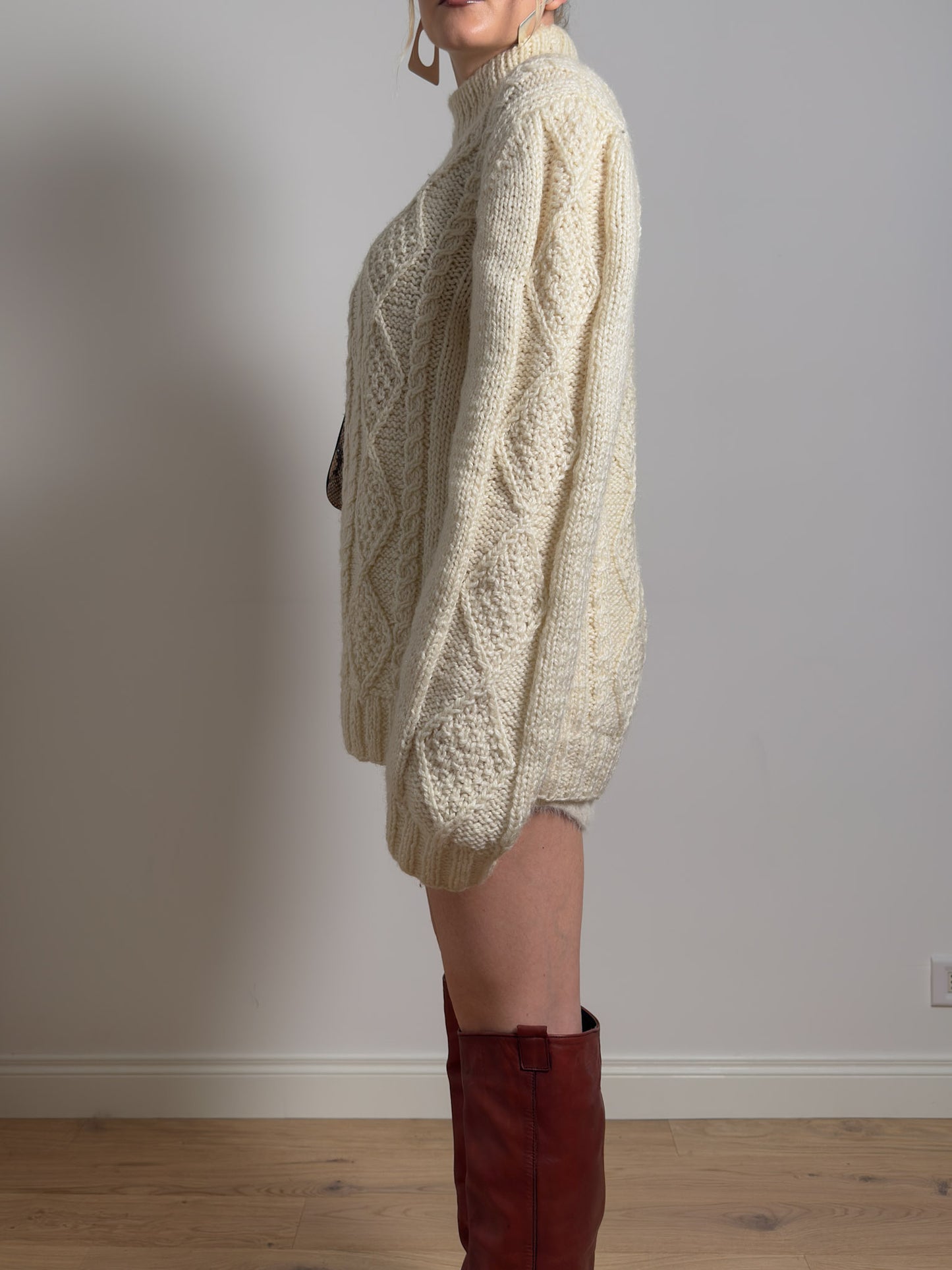 Pure wool embroidered ivory pull