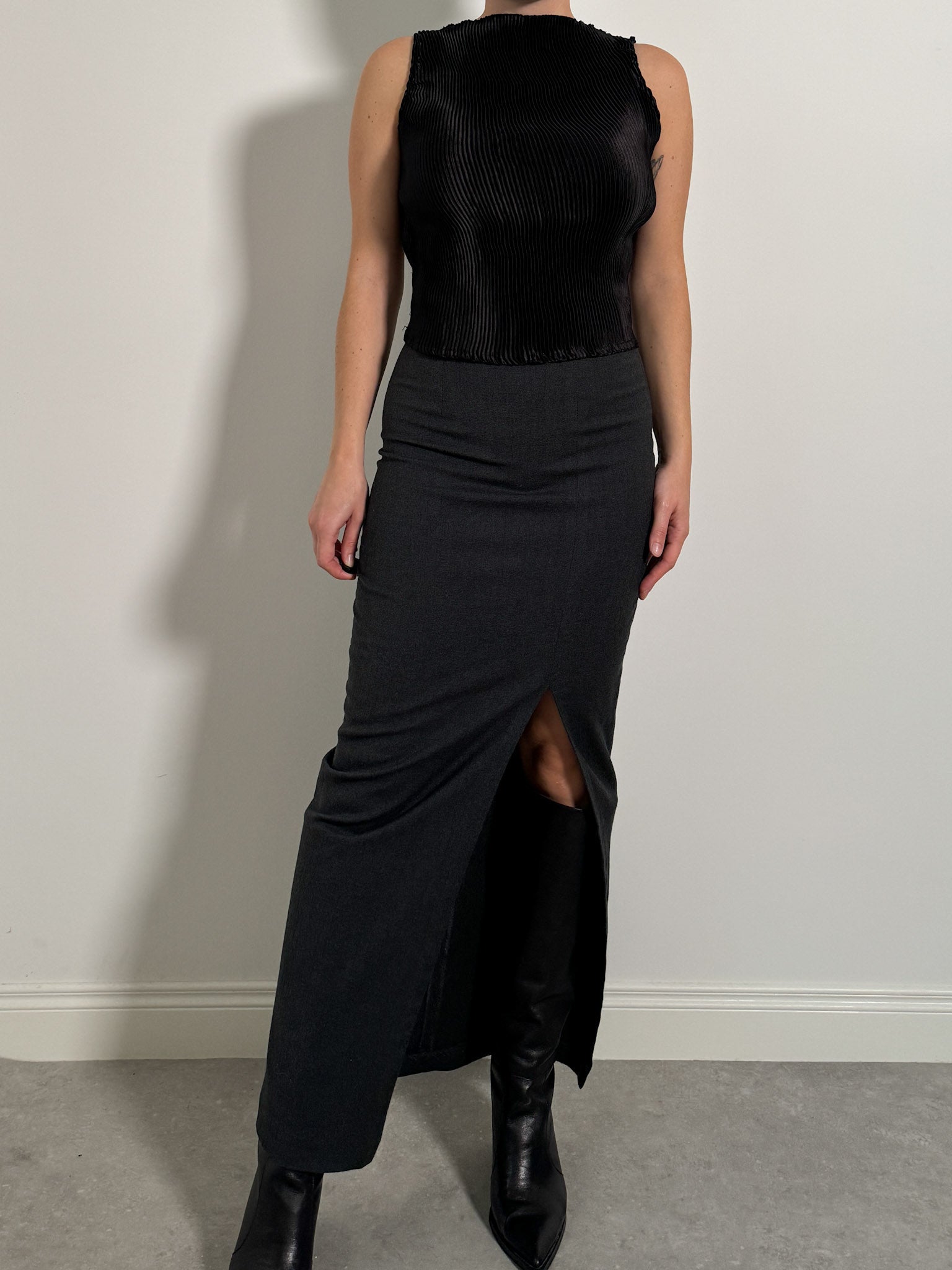 Pure wool anthracite skirt