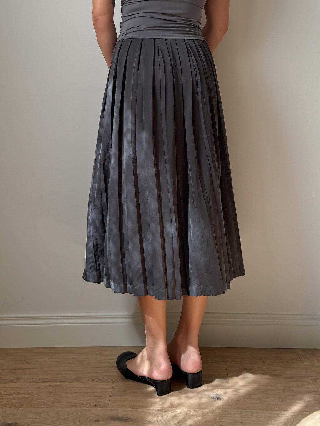 Pleated grey skirt
