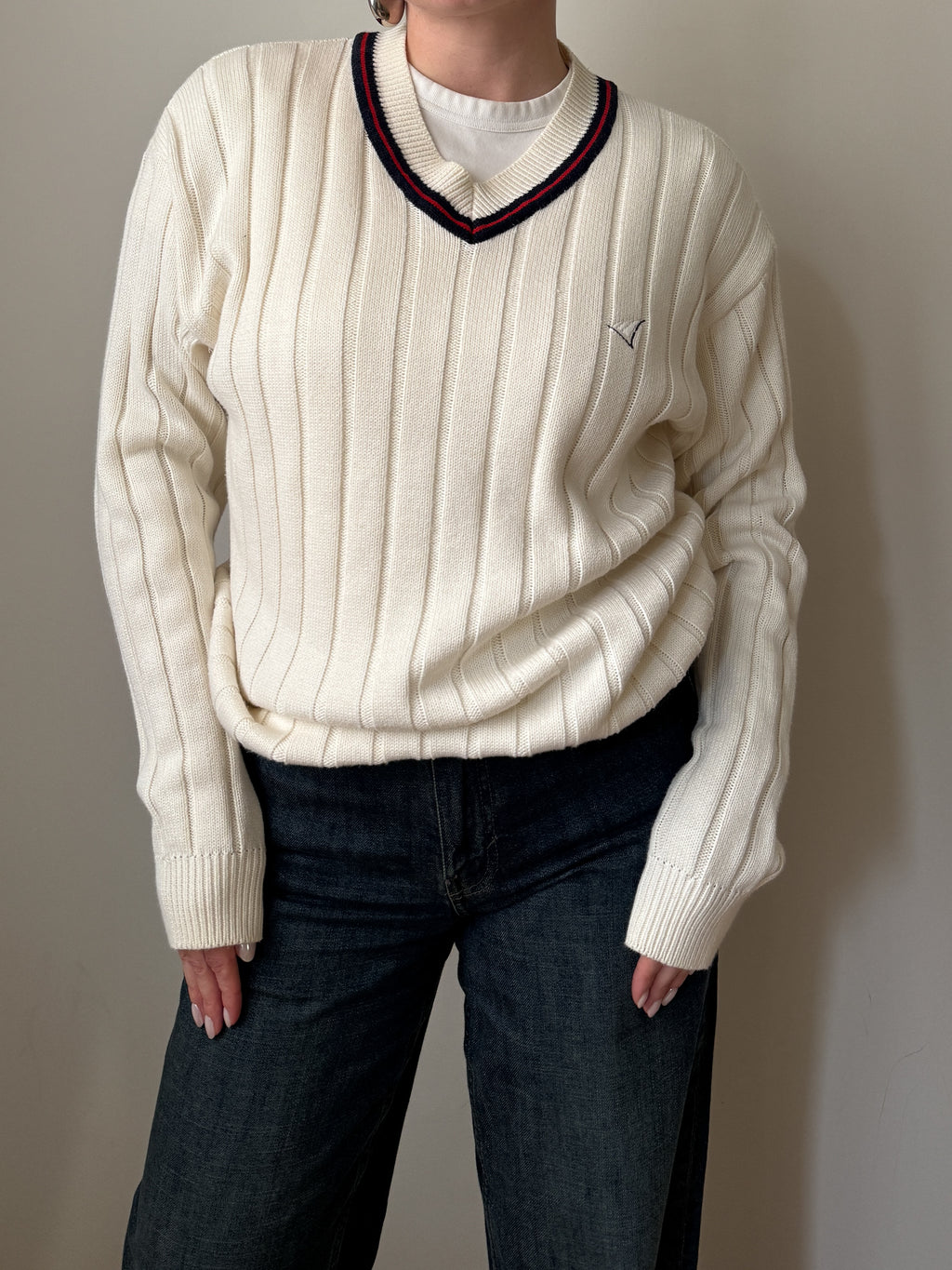 Maglione in puro cotone a coste con scollo a V