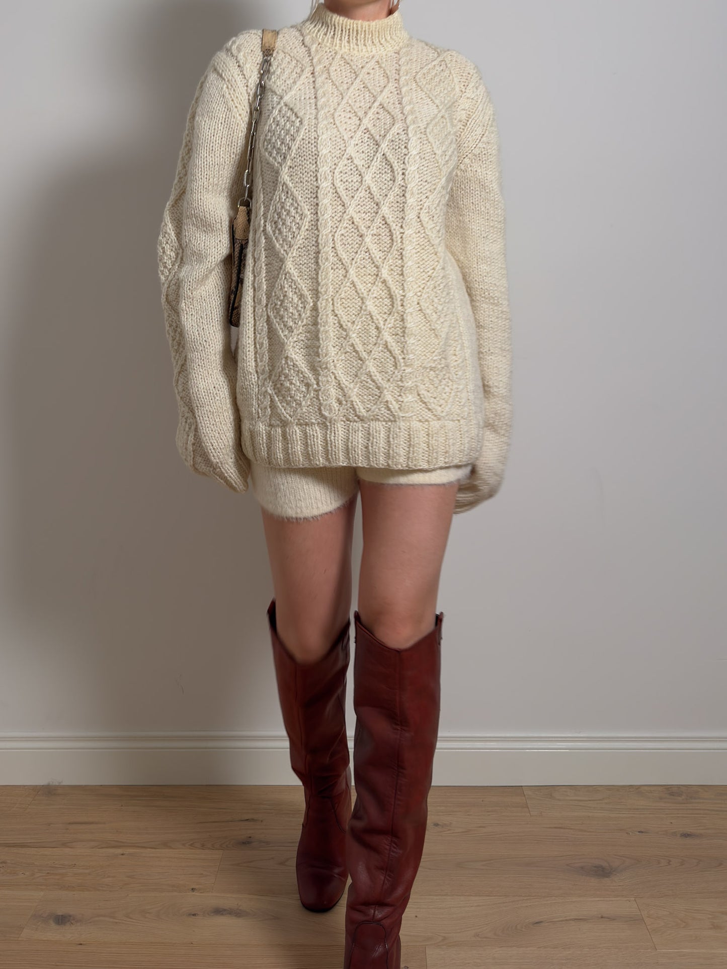 Pure wool embroidered ivory pull