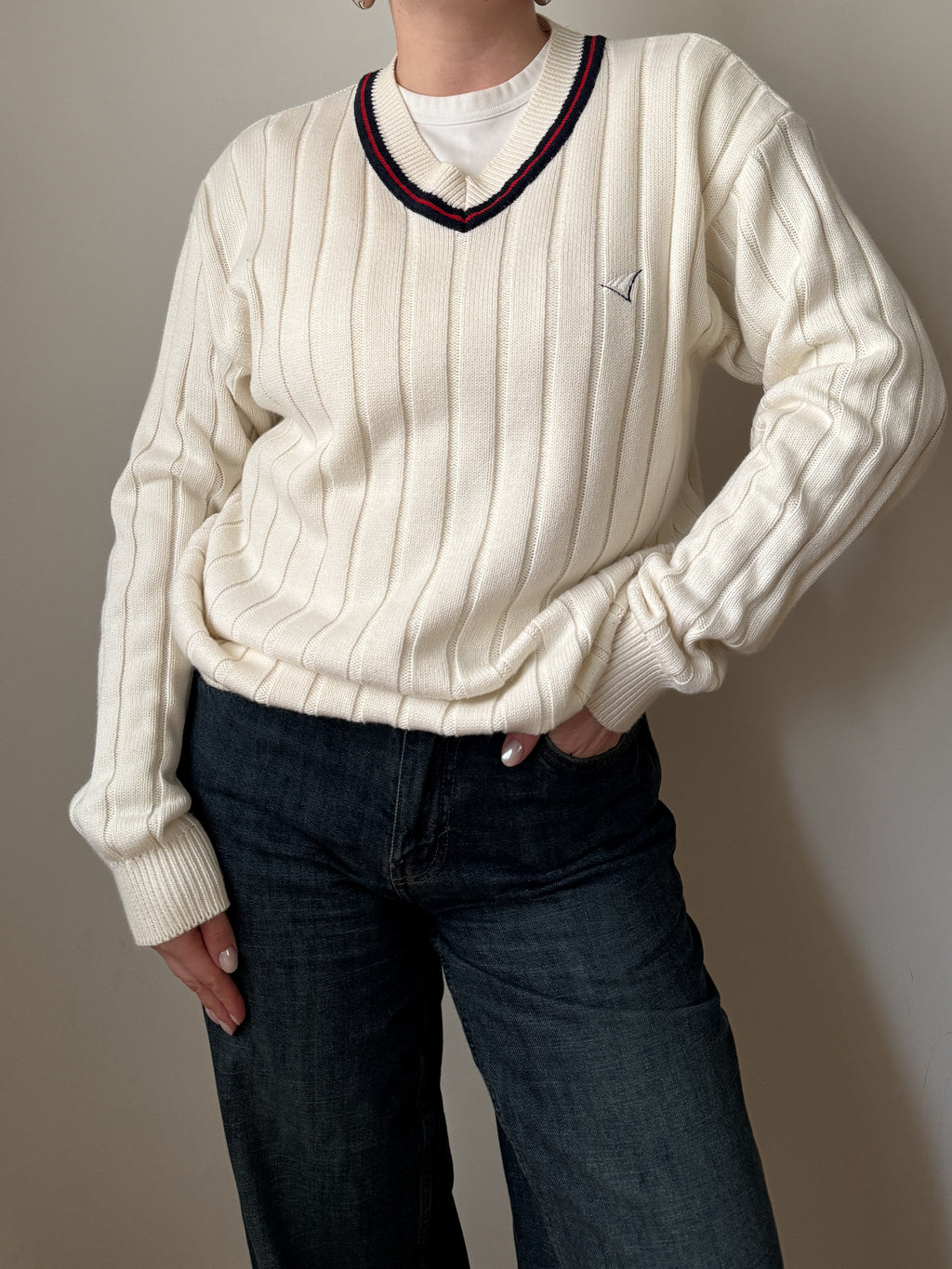 Maglione in puro cotone a coste con scollo a V