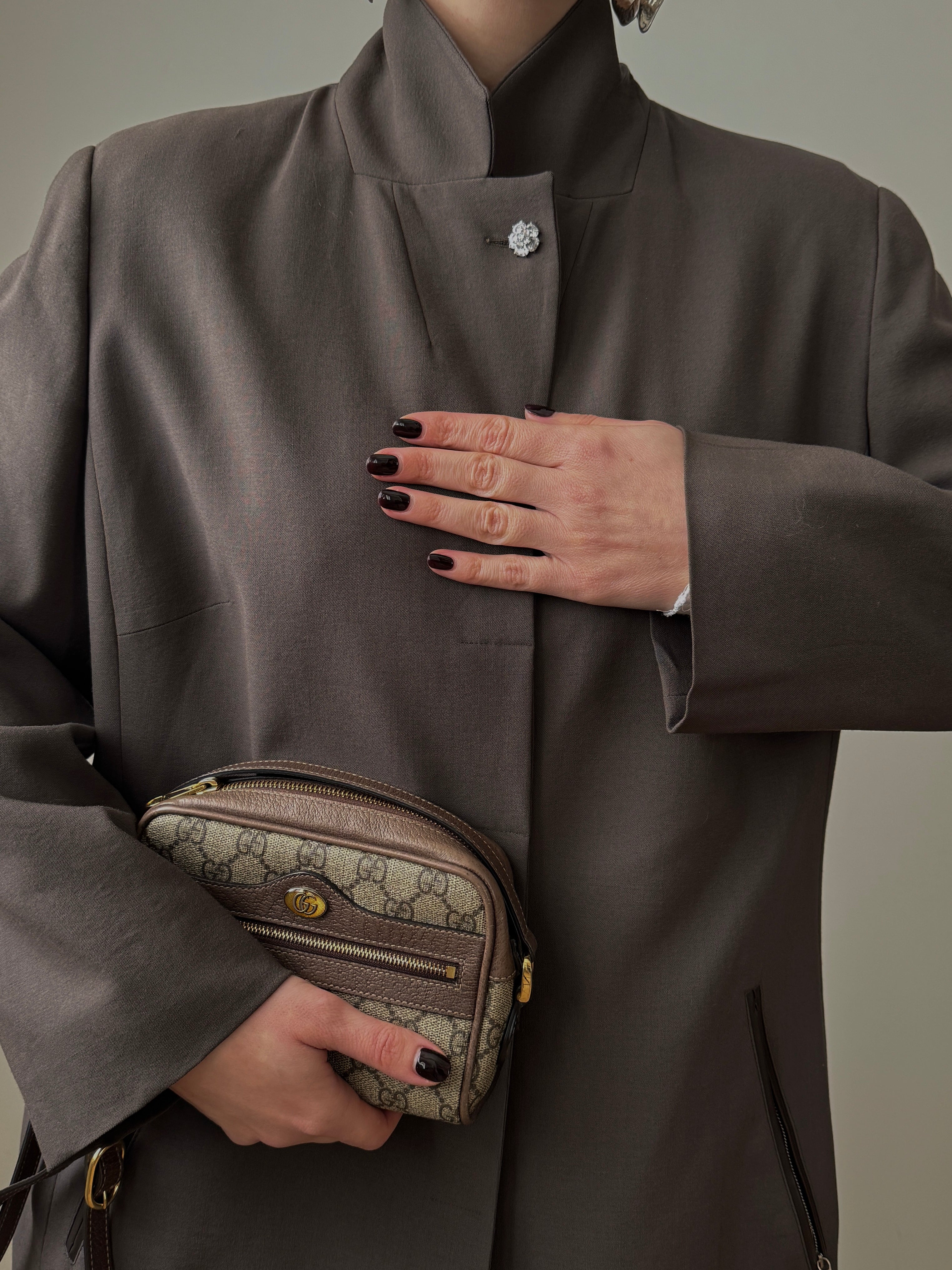 Blazer tortora in lana e viscosa reworked con bottone gioiello