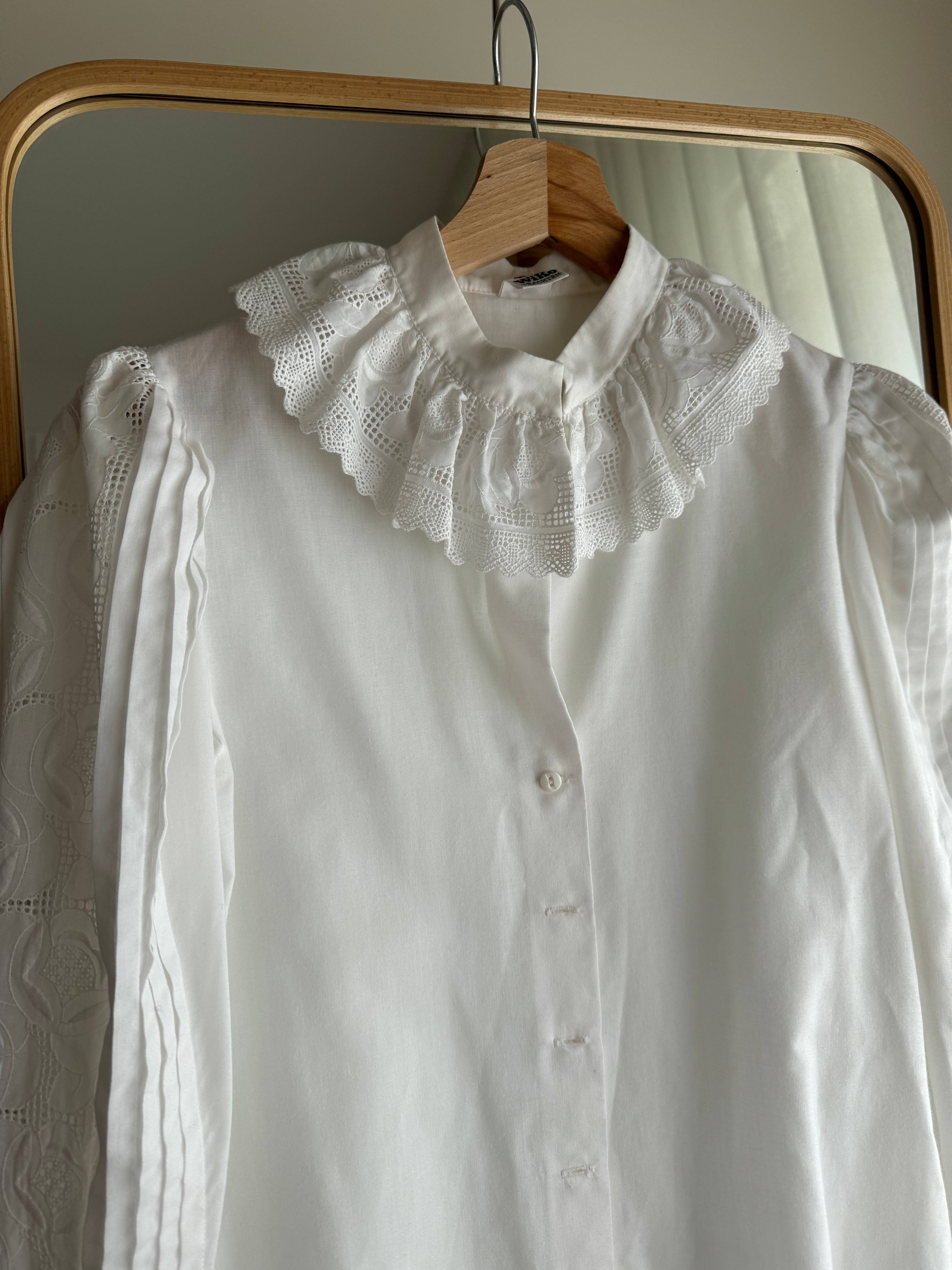Blusa in cotone con colletto ricamato