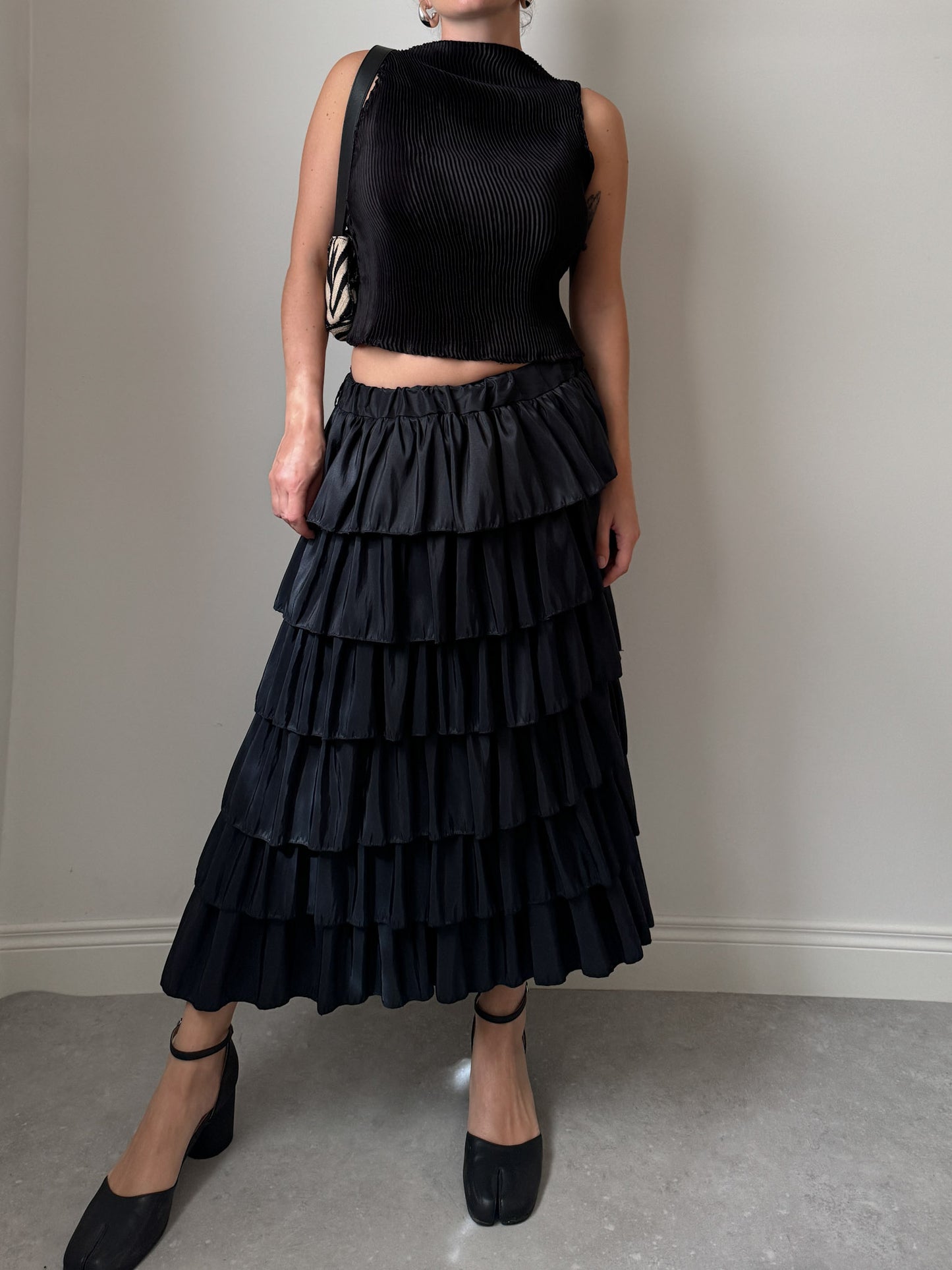 Flounced black skirt