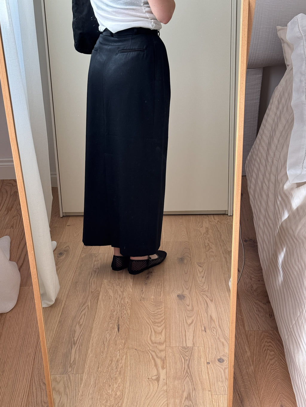 Pure virgin wool black skirt