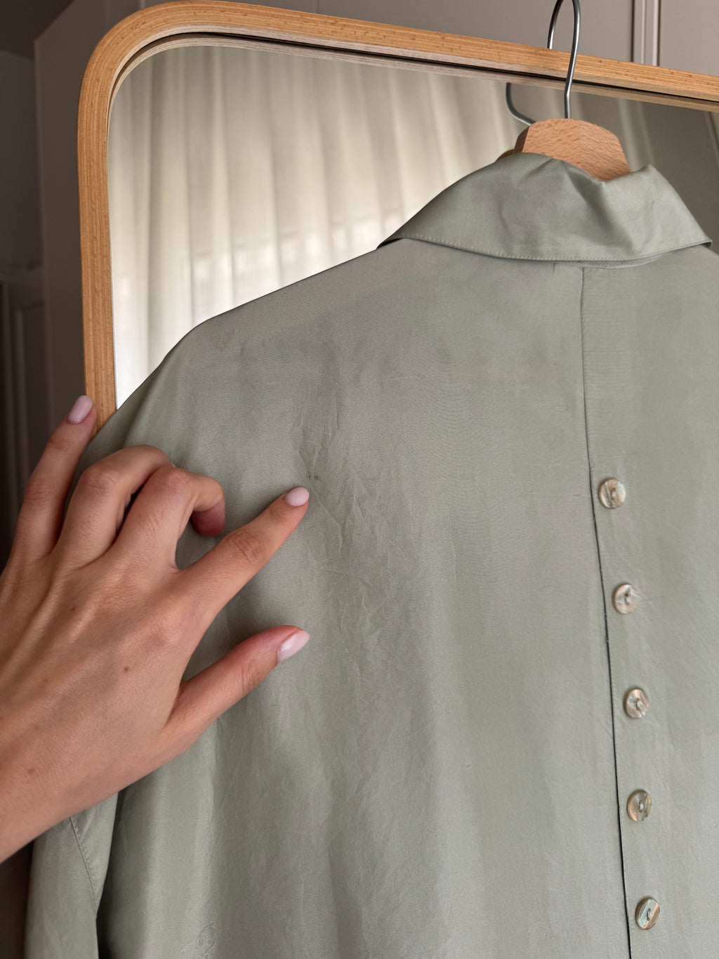 Blusa in pura seta color salvia