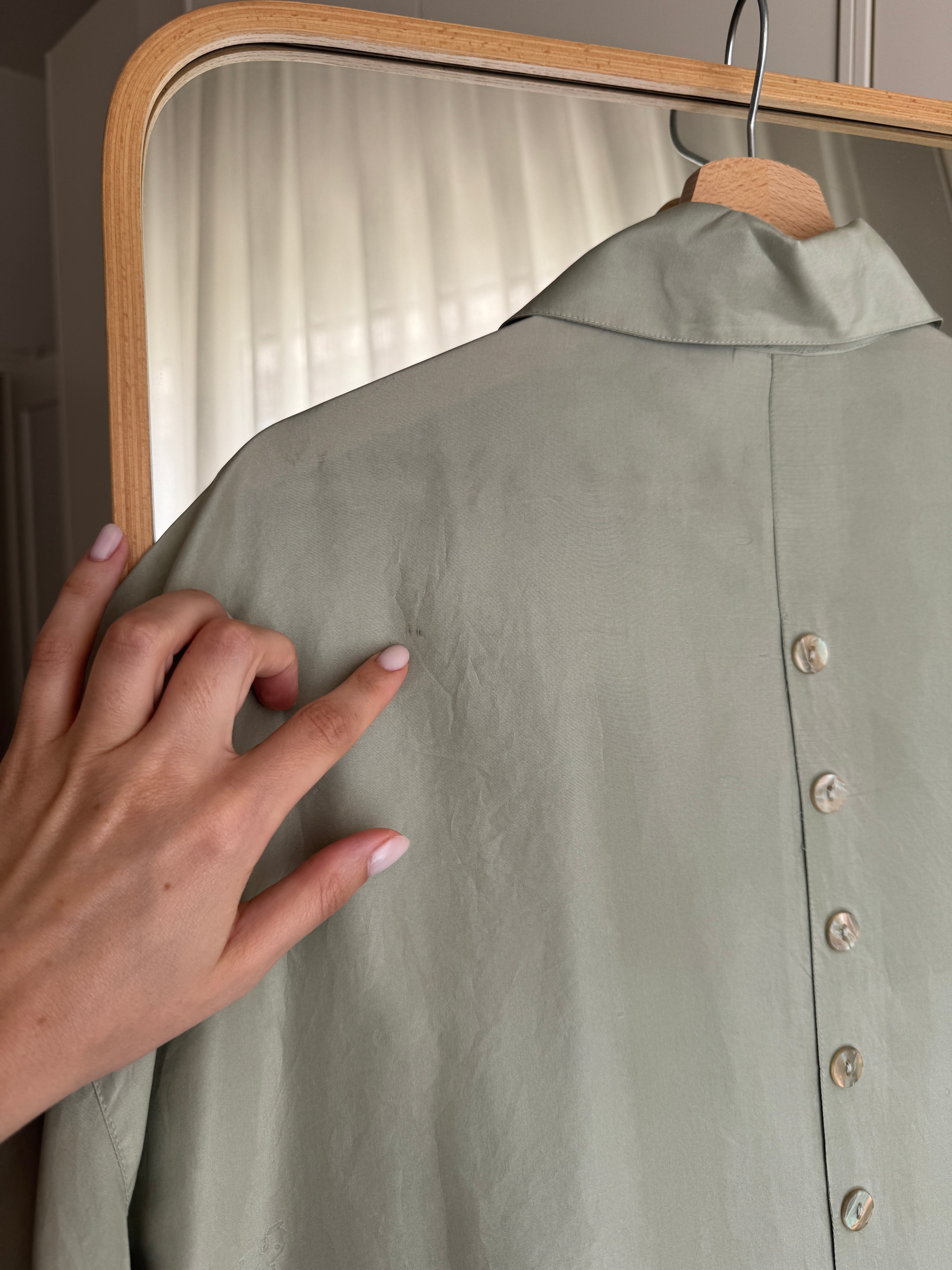 Blusa in pura seta color salvia