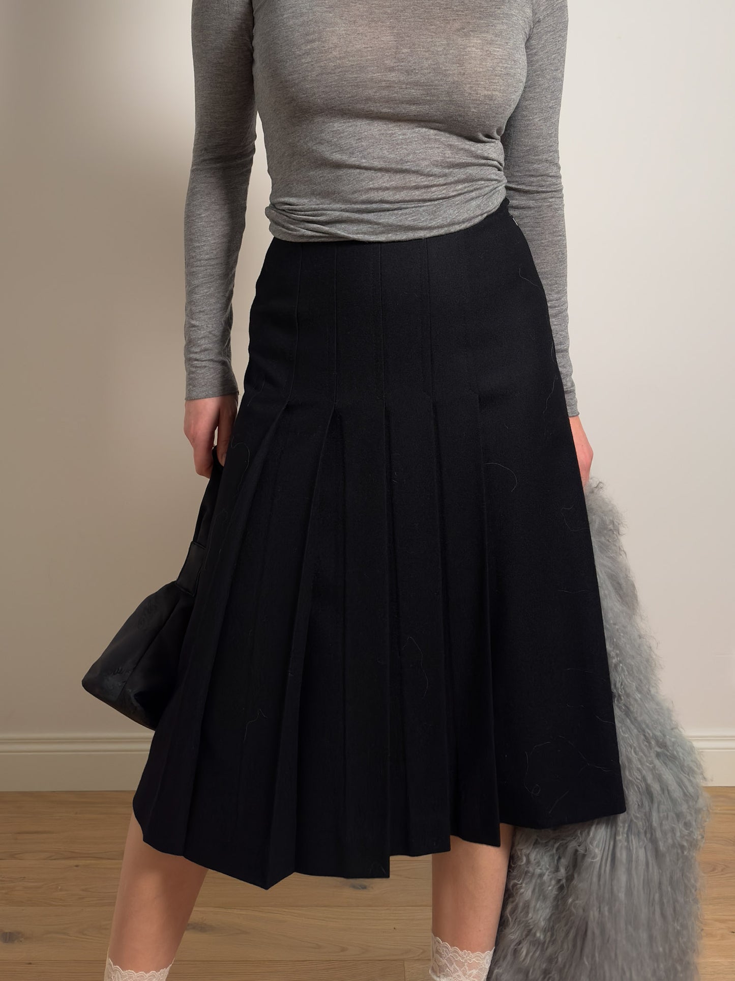 Pure virgin wool black pleated skirt