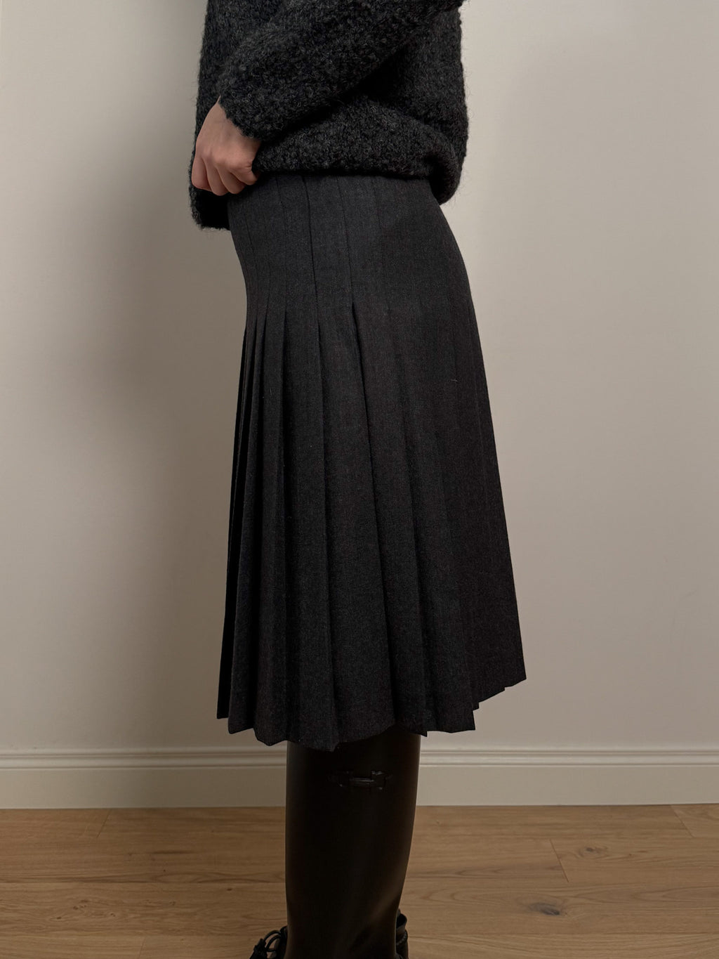 Pure virgin wool pleated anthracite skirt