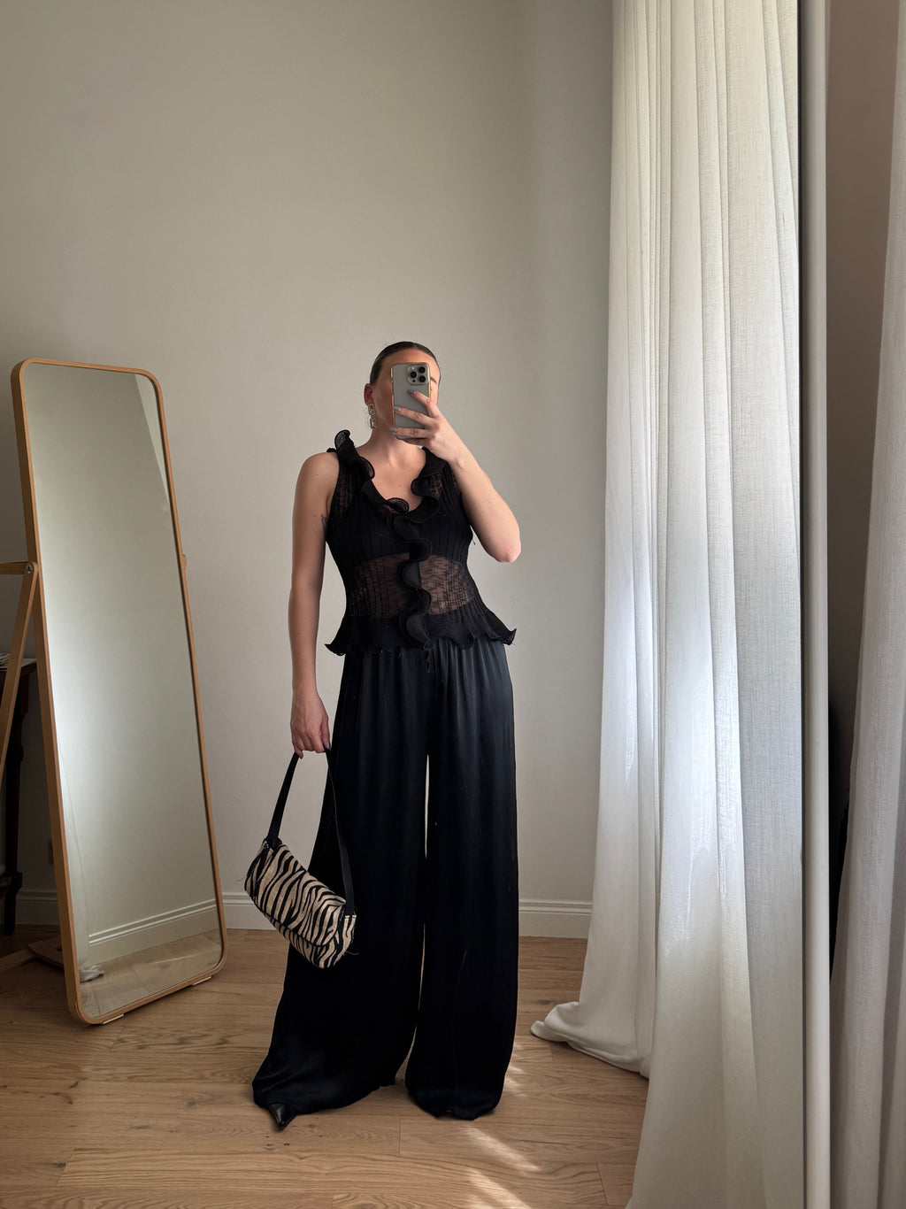 Top in viscosa con rouches - Nero