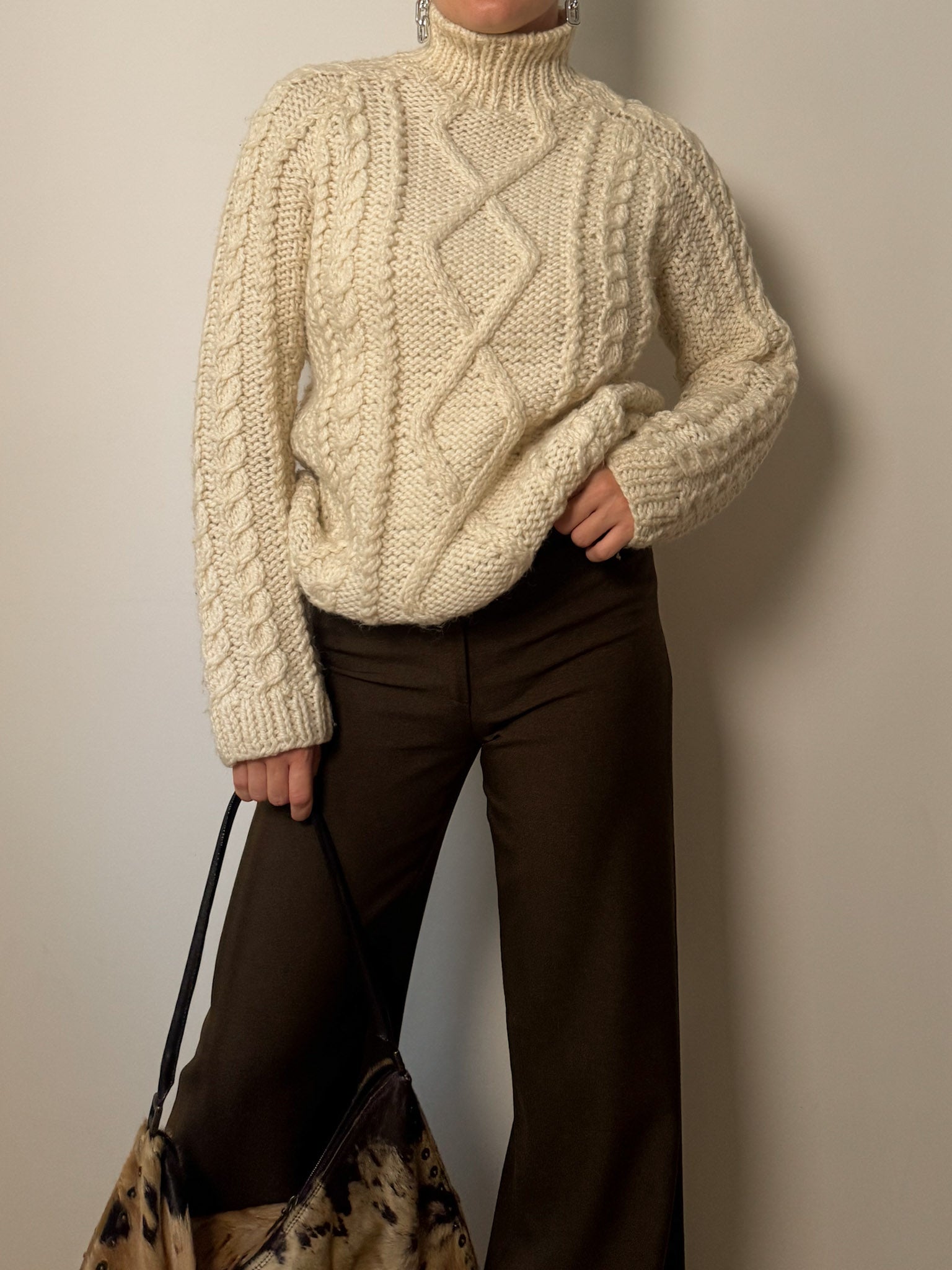 Pure wool embroidered ivory pull