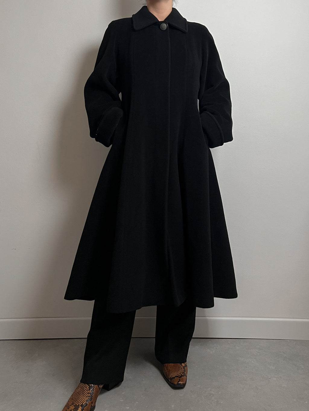 Wool and cashmere black coat