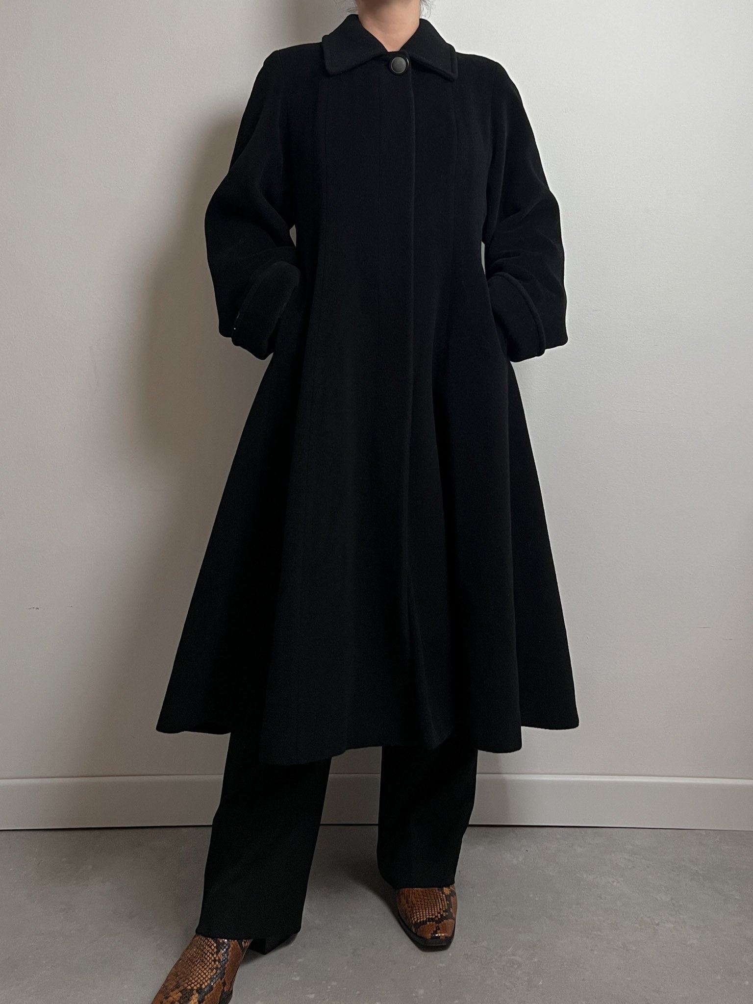 Wool and cashmere black coat