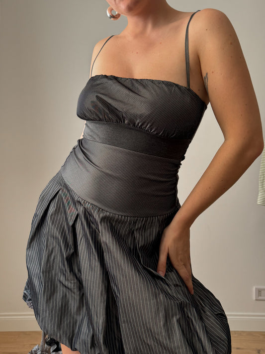 Voluminous grey balloon dress