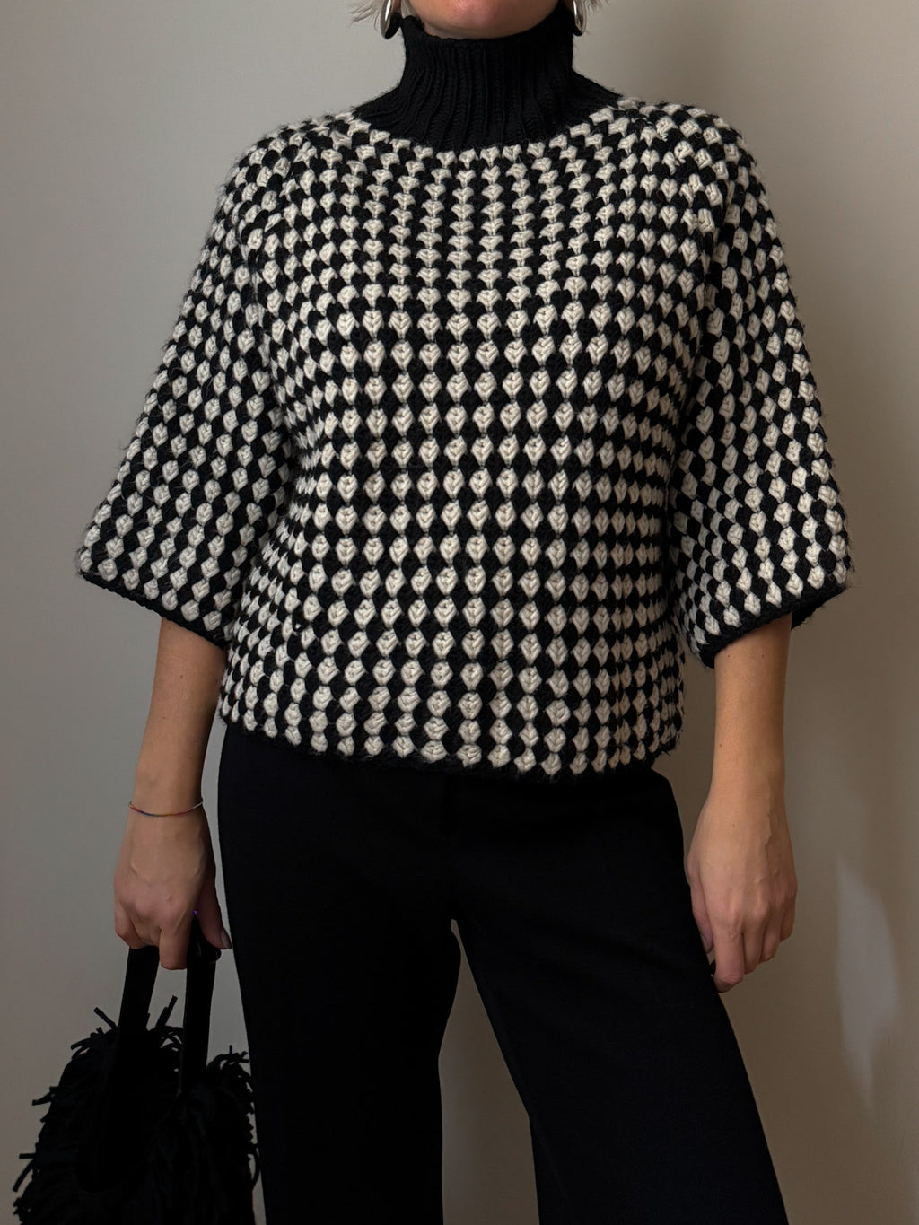 Wool blend embroidered pull