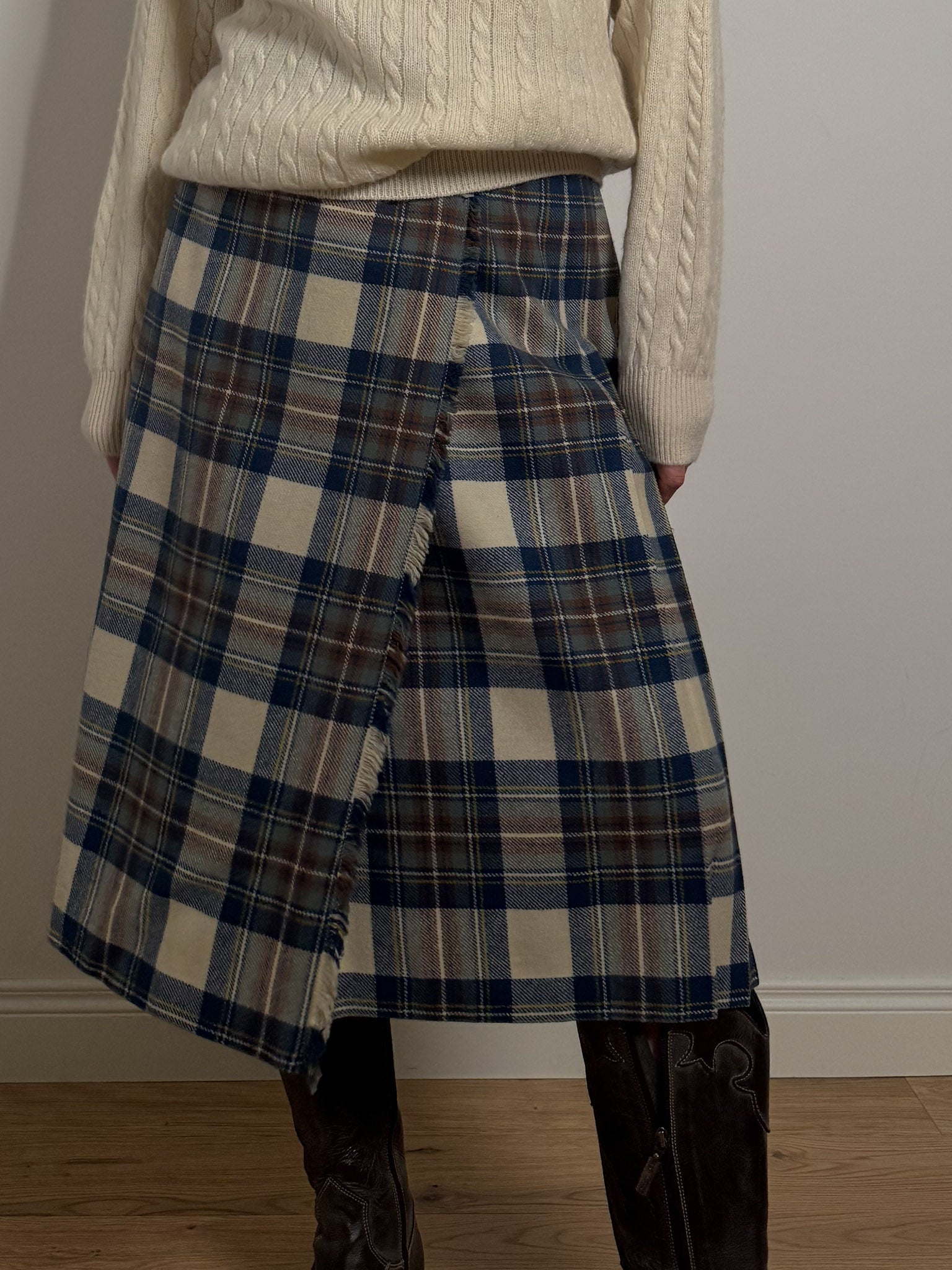 Pure virgin wool tartan skirt
