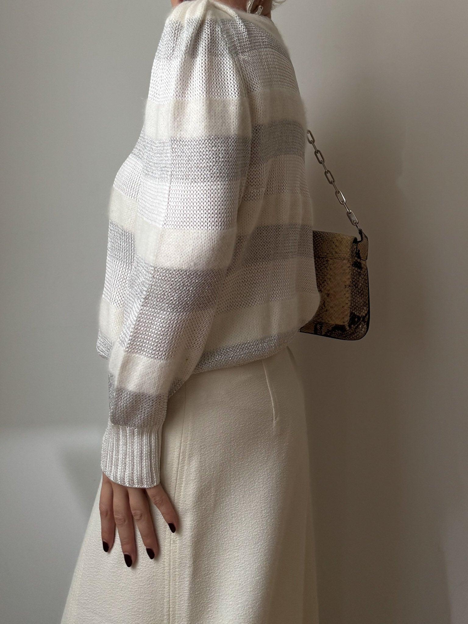 Viscose and angora striped ivory pull