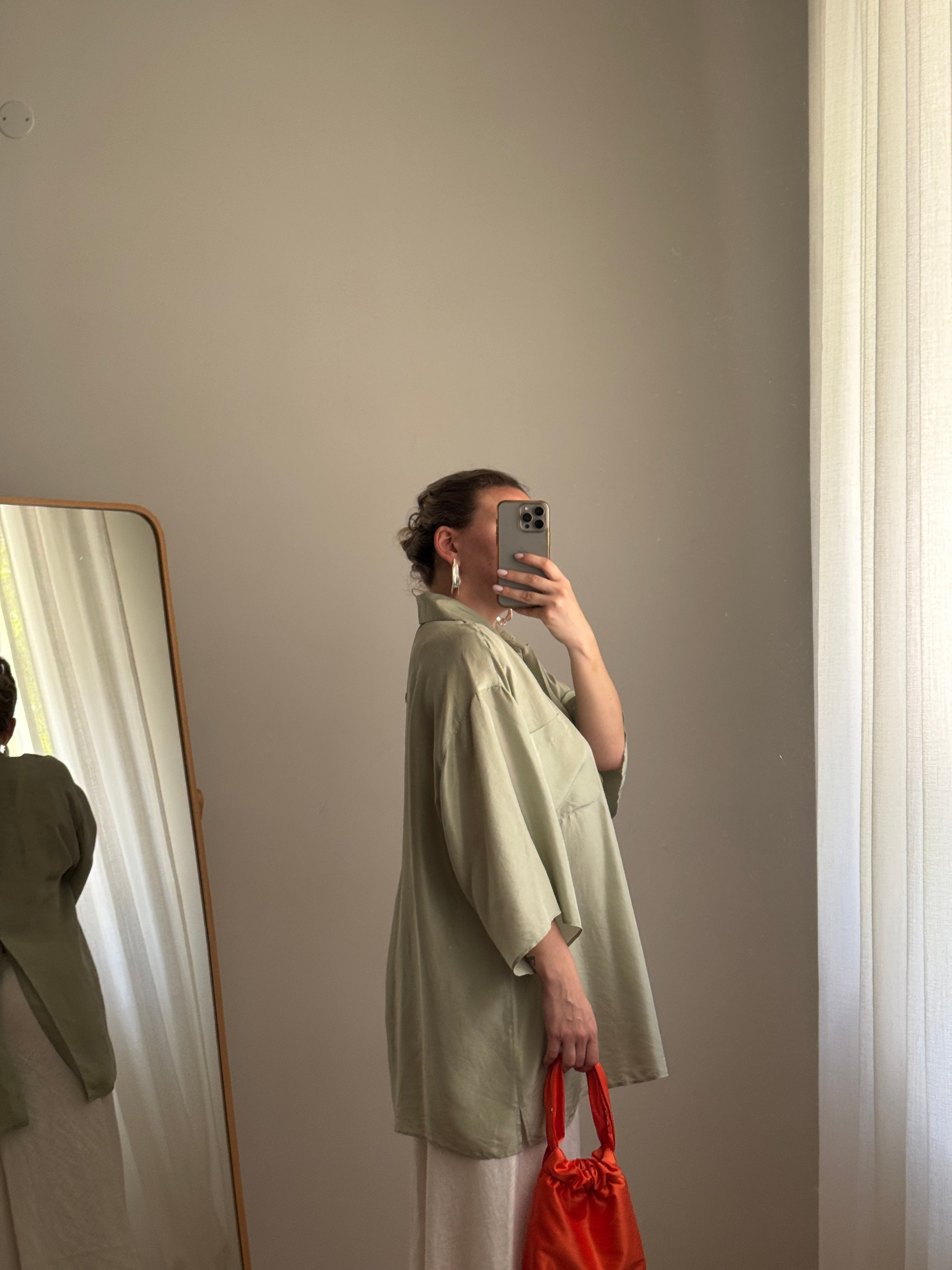 Blusa in pura seta color salvia