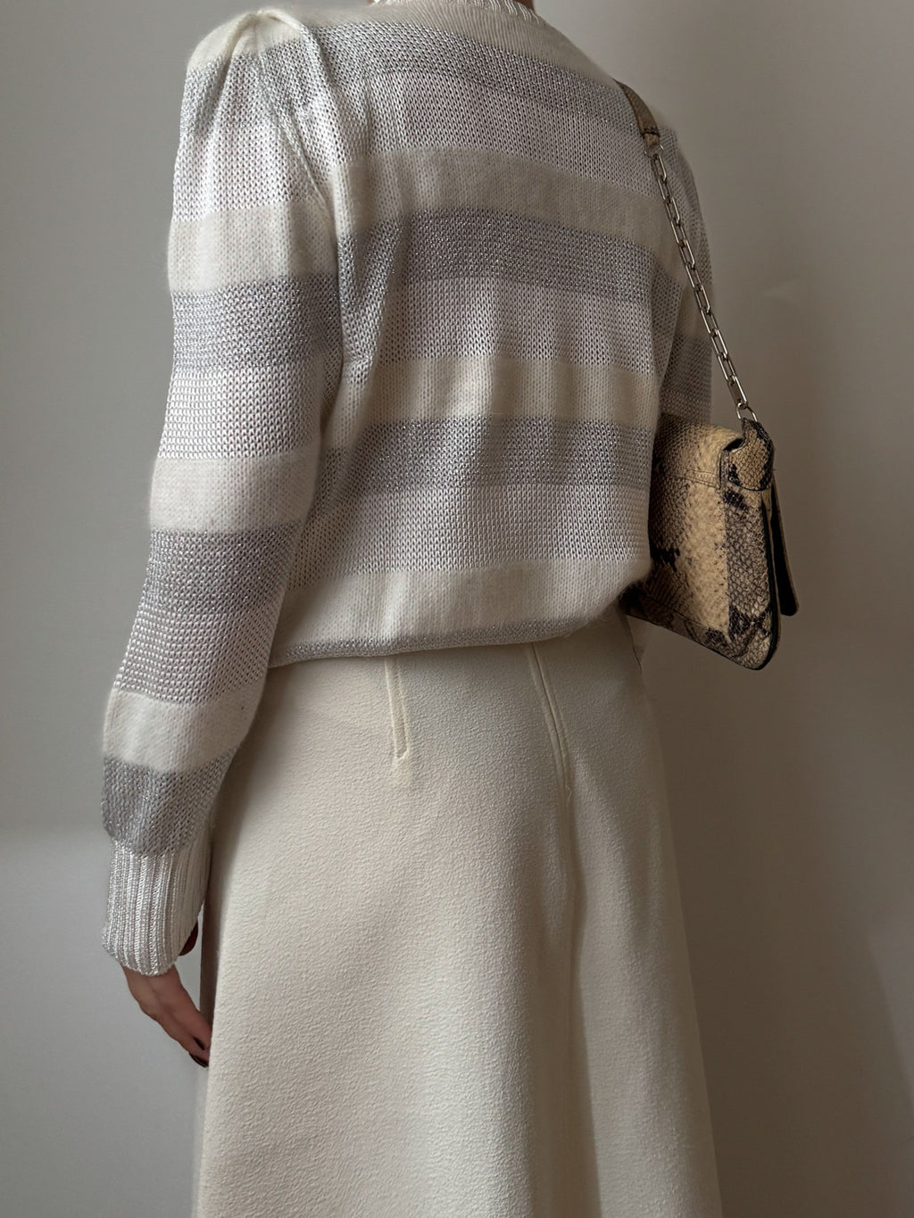 Viscose and angora striped ivory pull