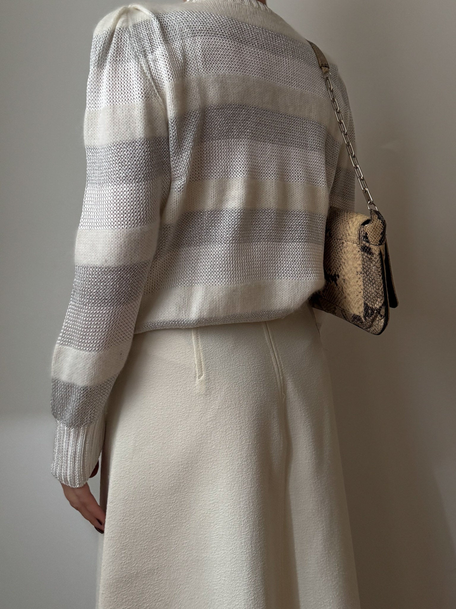 Viscose and angora striped ivory pull