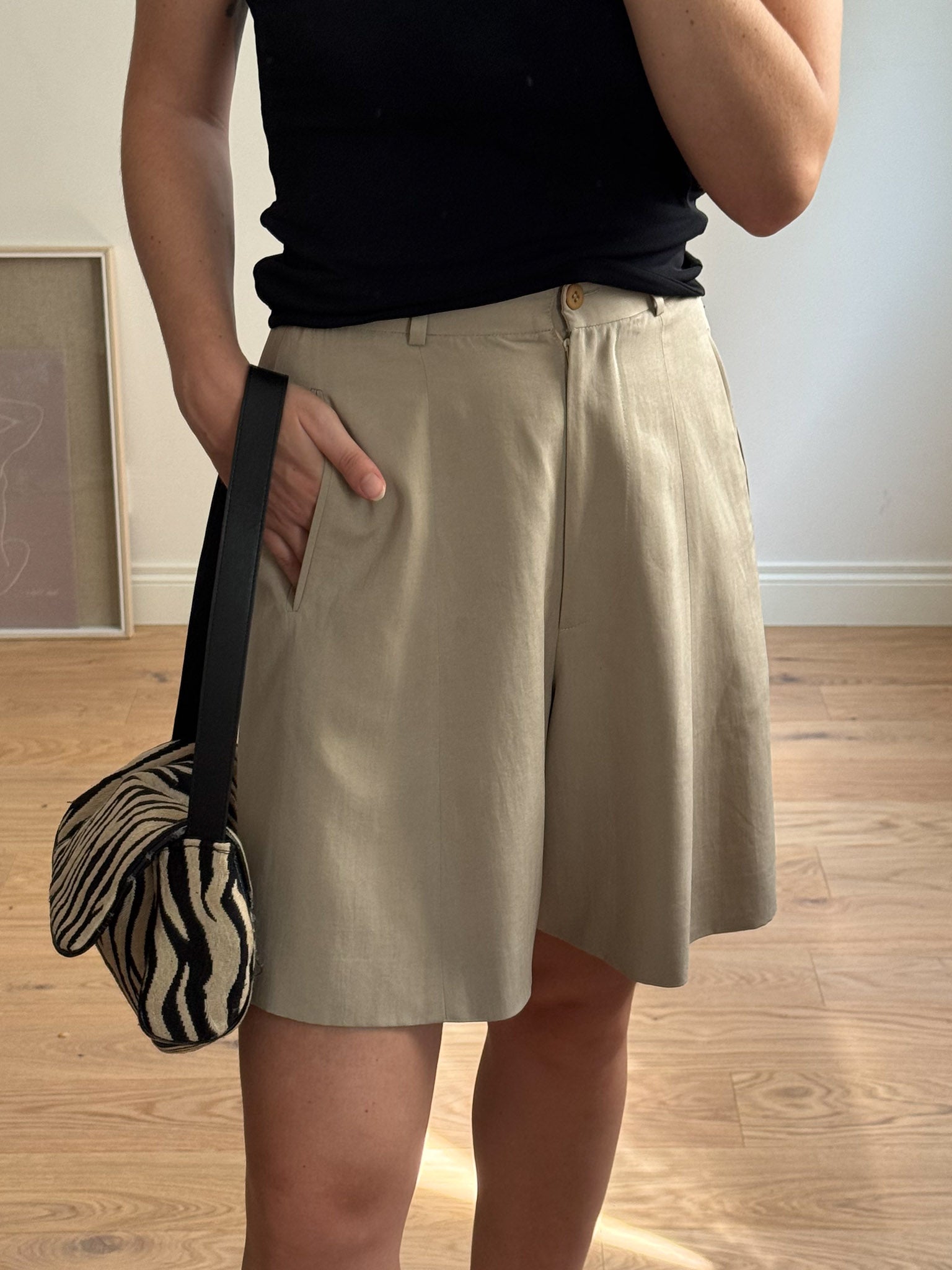 Cotton beige bermuda