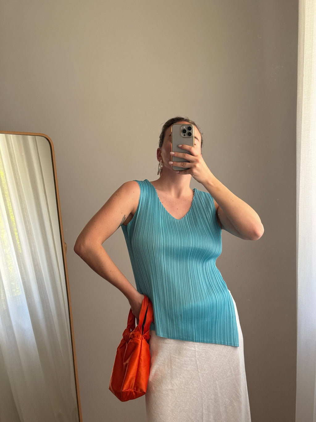 Top plissettato asimmetrico azzurro