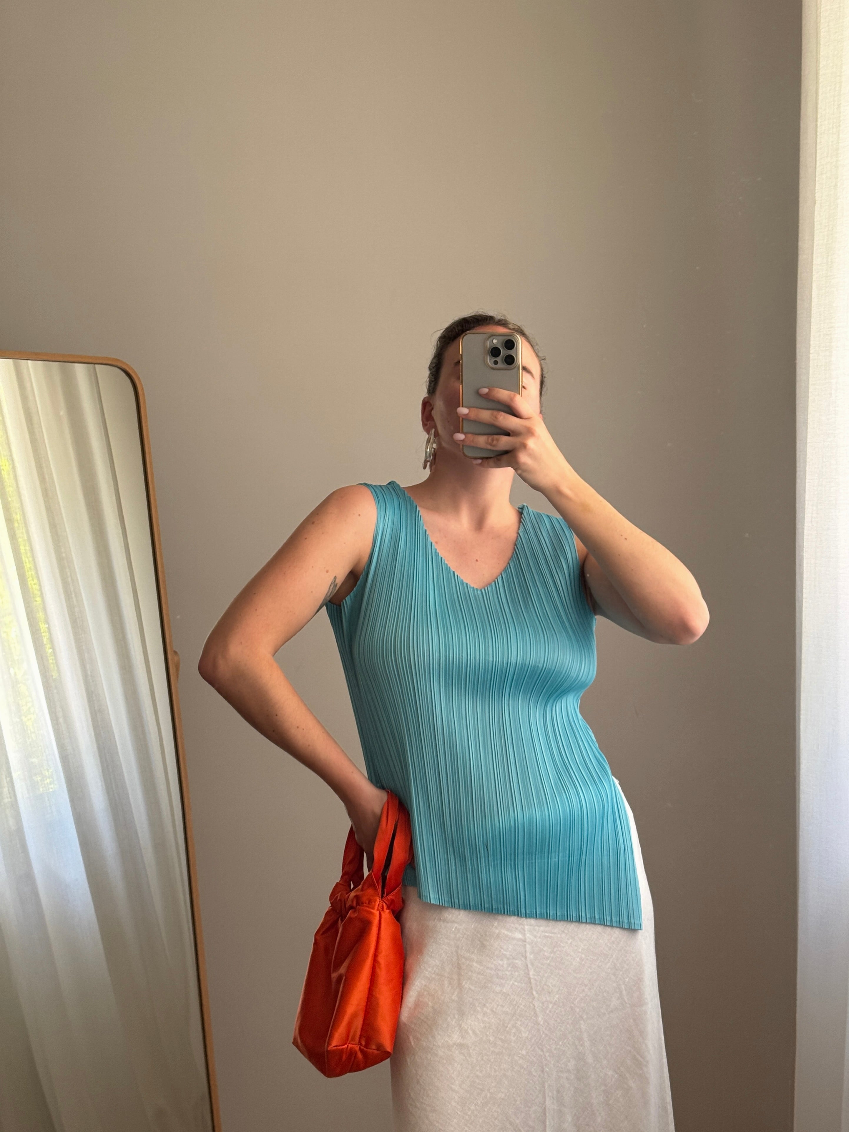 Top plissettato asimmetrico azzurro