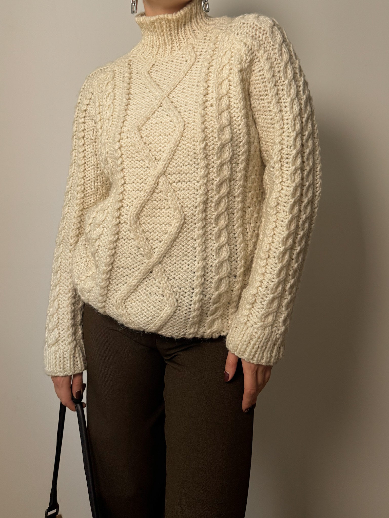 Pure wool embroidered ivory pull