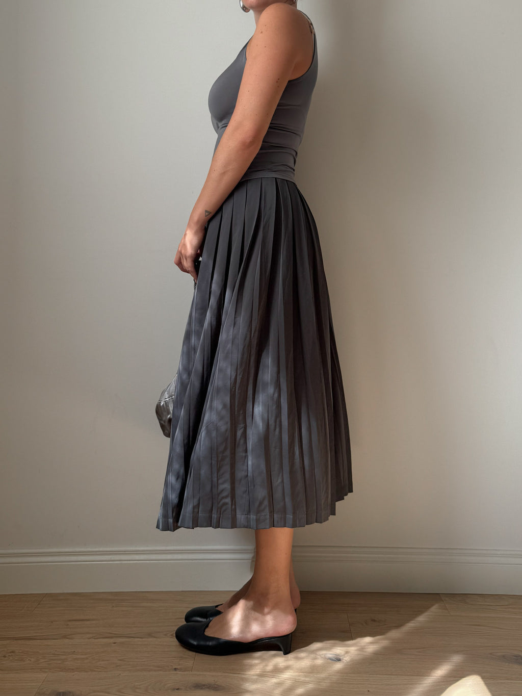 Pleated grey skirt