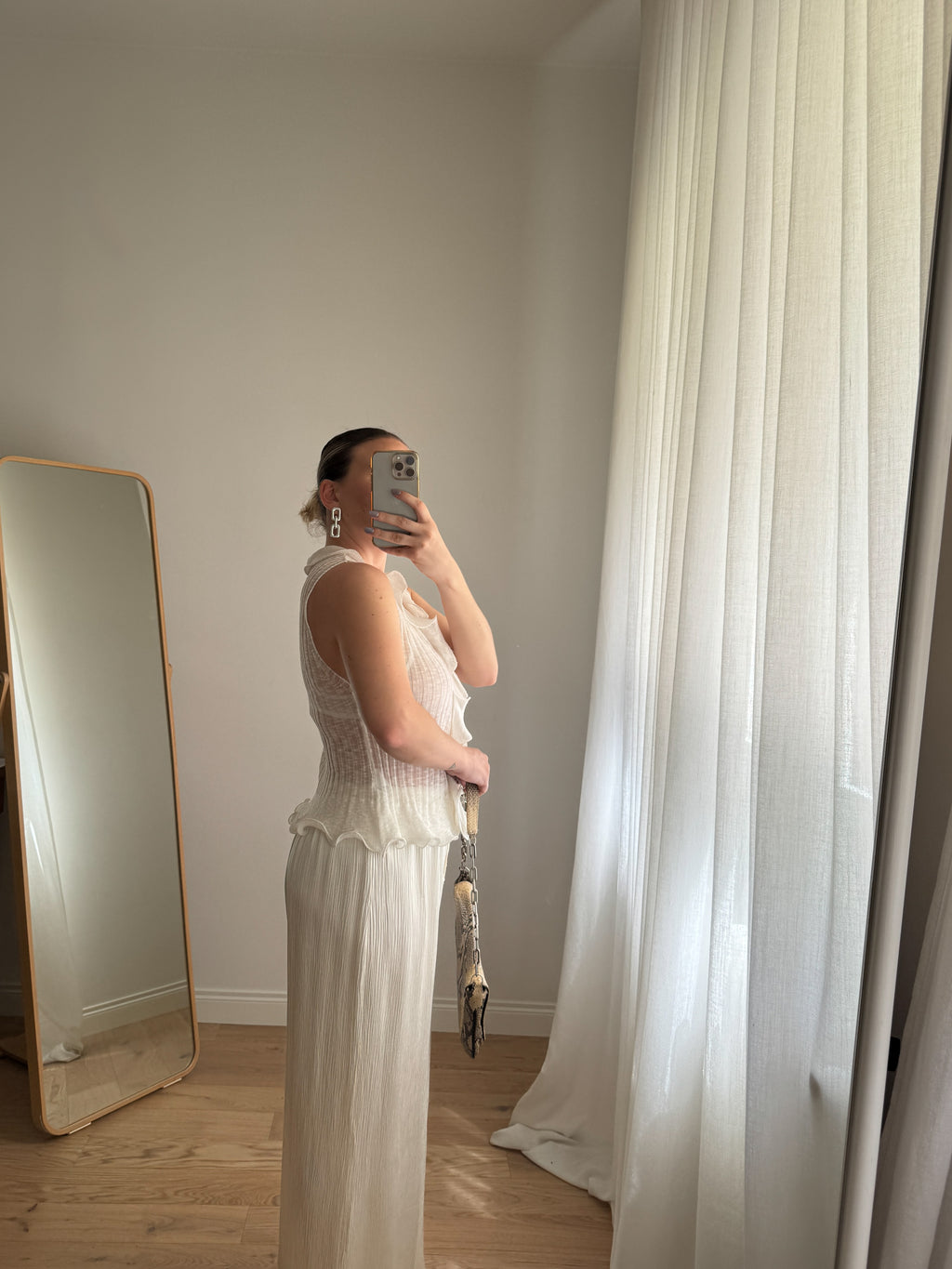 Top in viscosa con rouches - Bianco