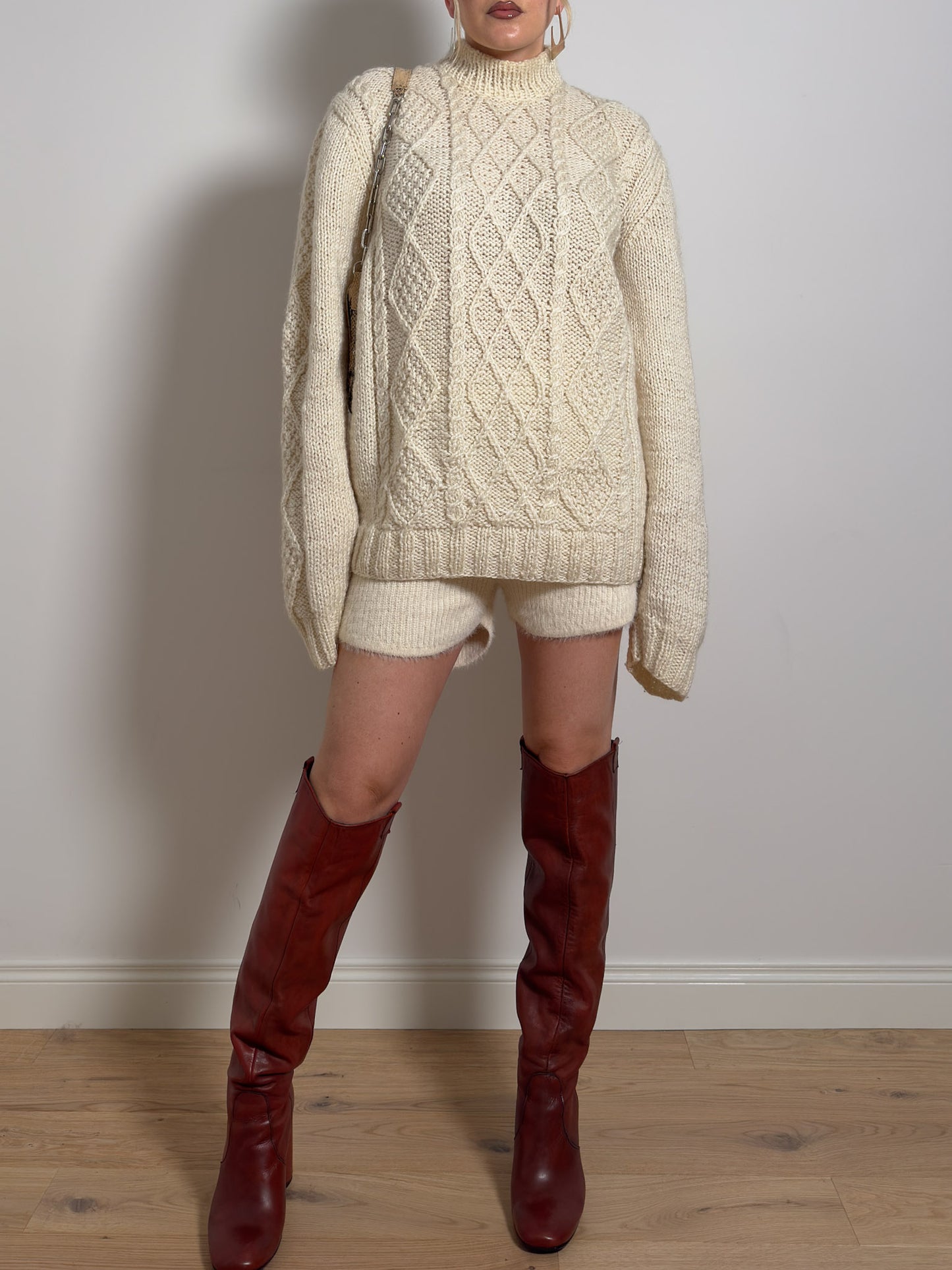 Pure wool embroidered ivory pull