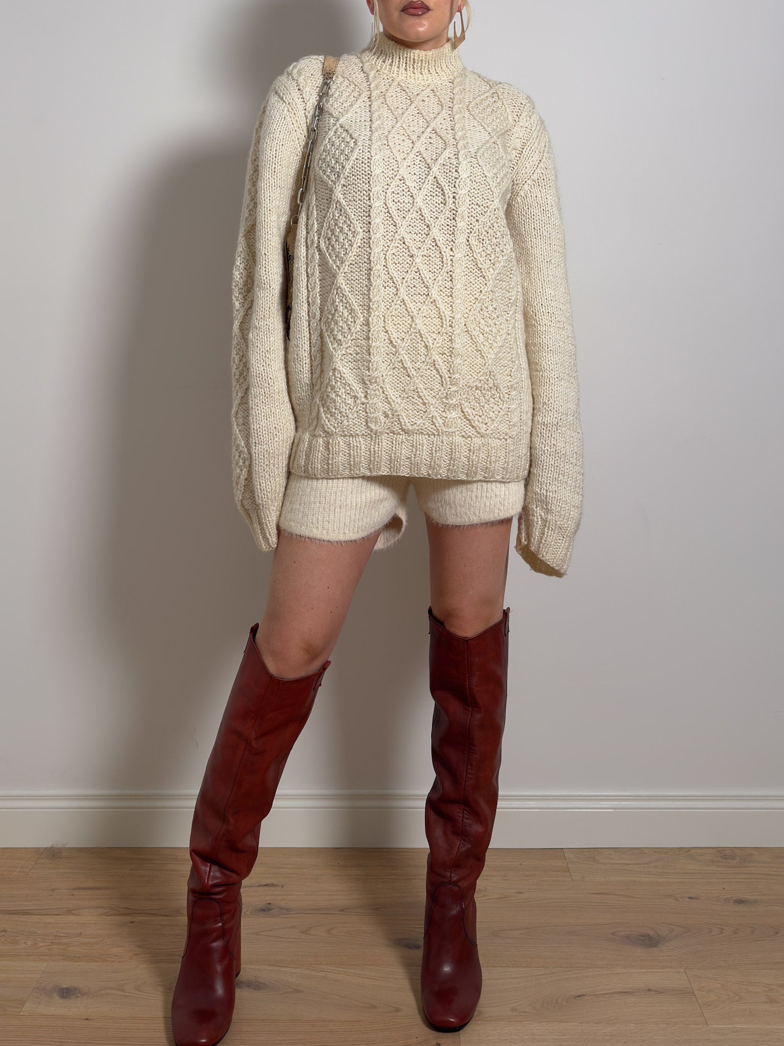 Pure wool embroidered ivory pull