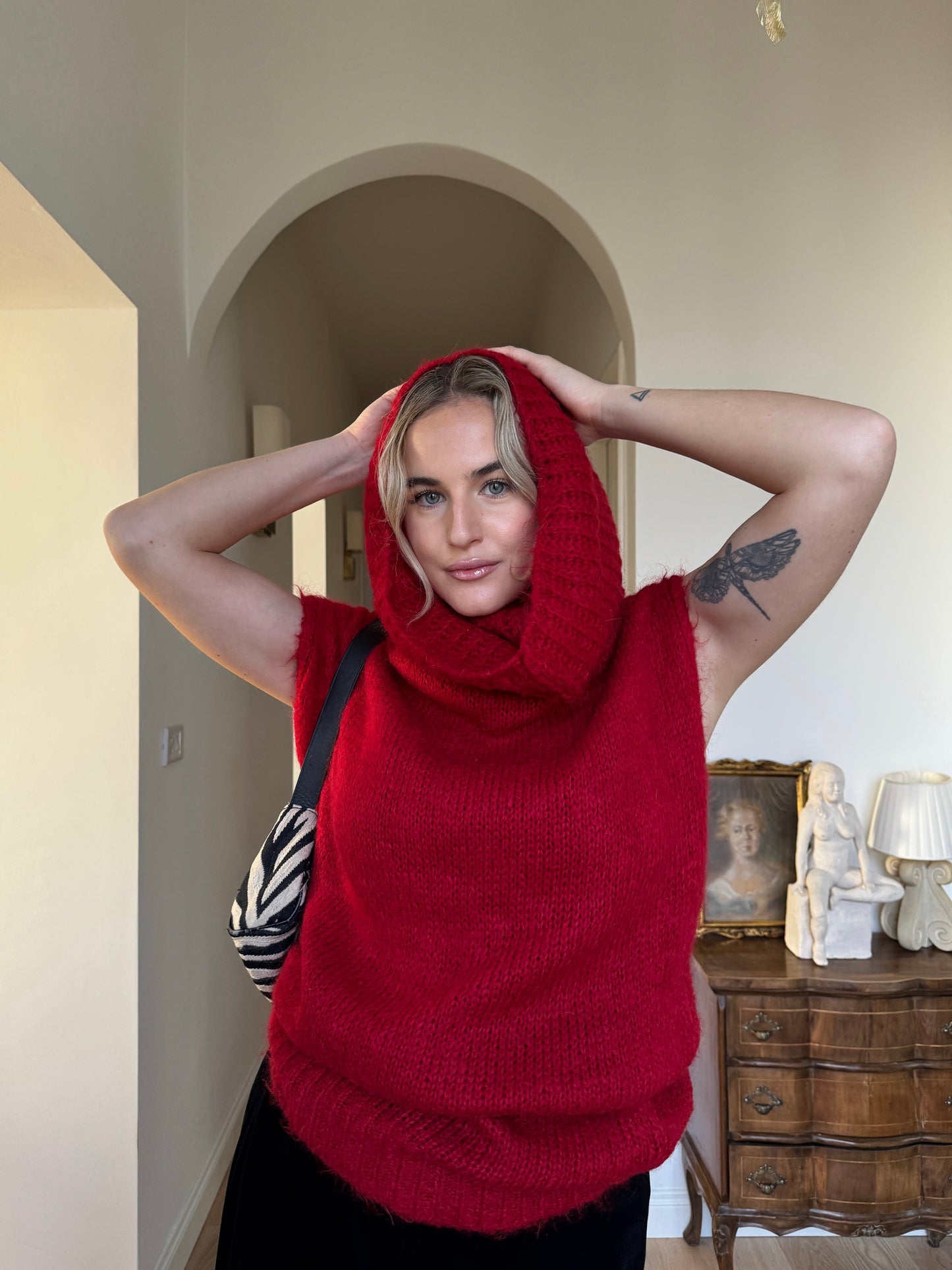 Wool blend red pull