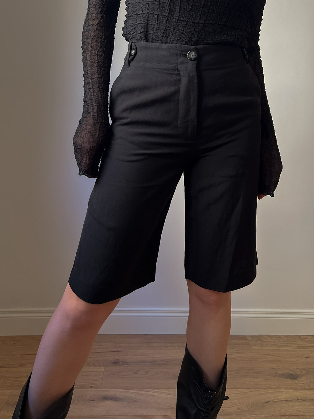Viscose and linen black bermuda