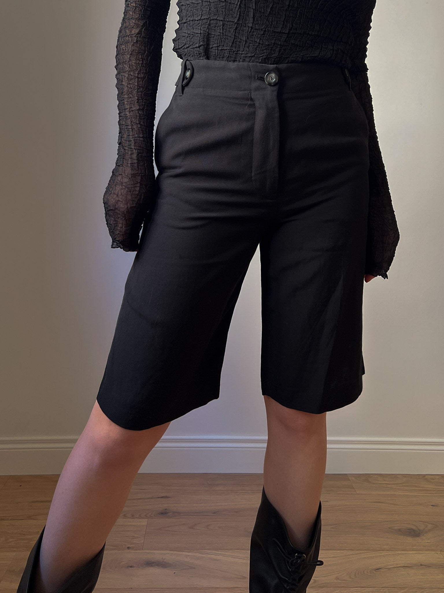 Viscose and linen black bermuda