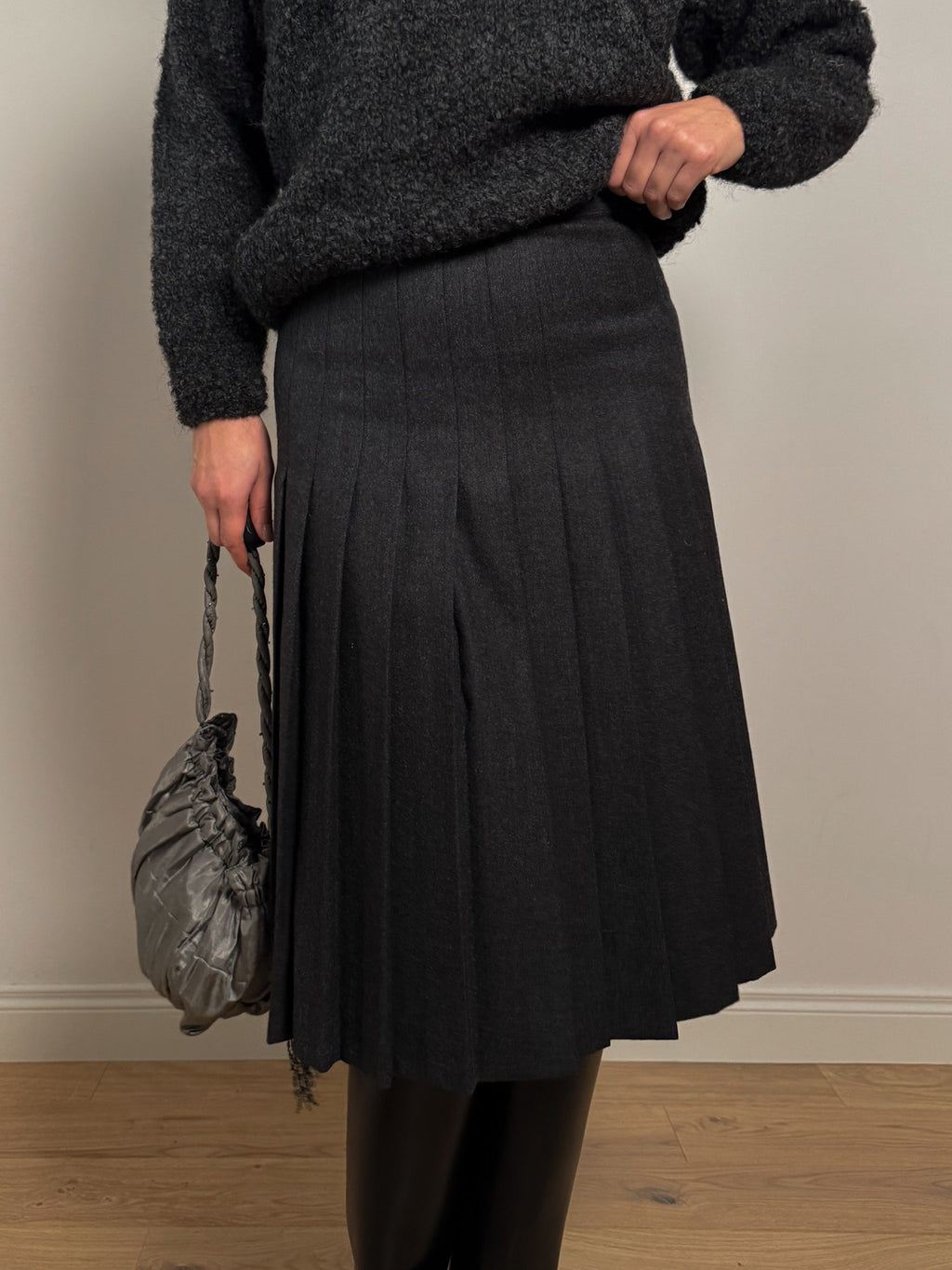 Pure virgin wool pleated anthracite skirt