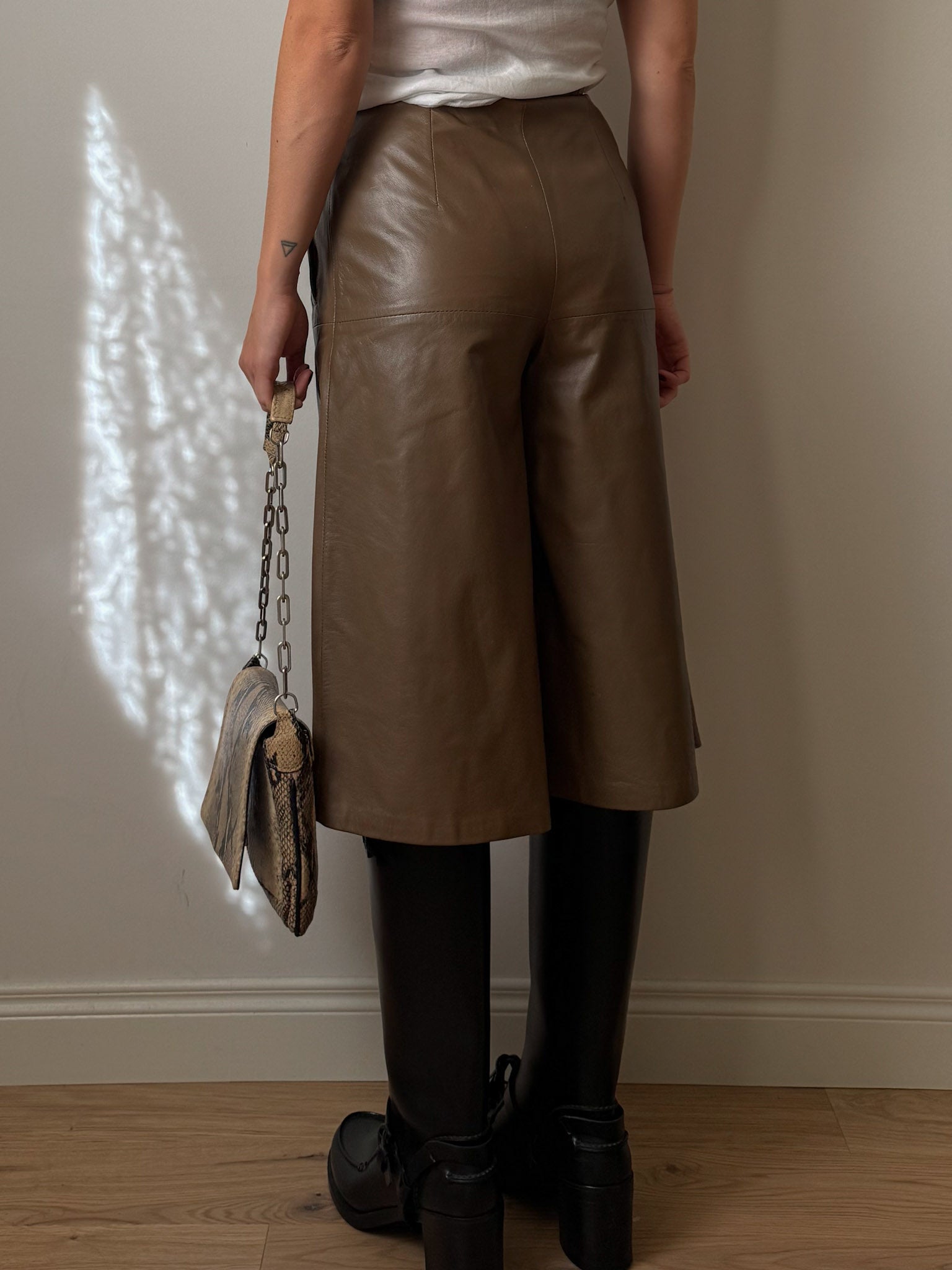 Real leather moka bermuda