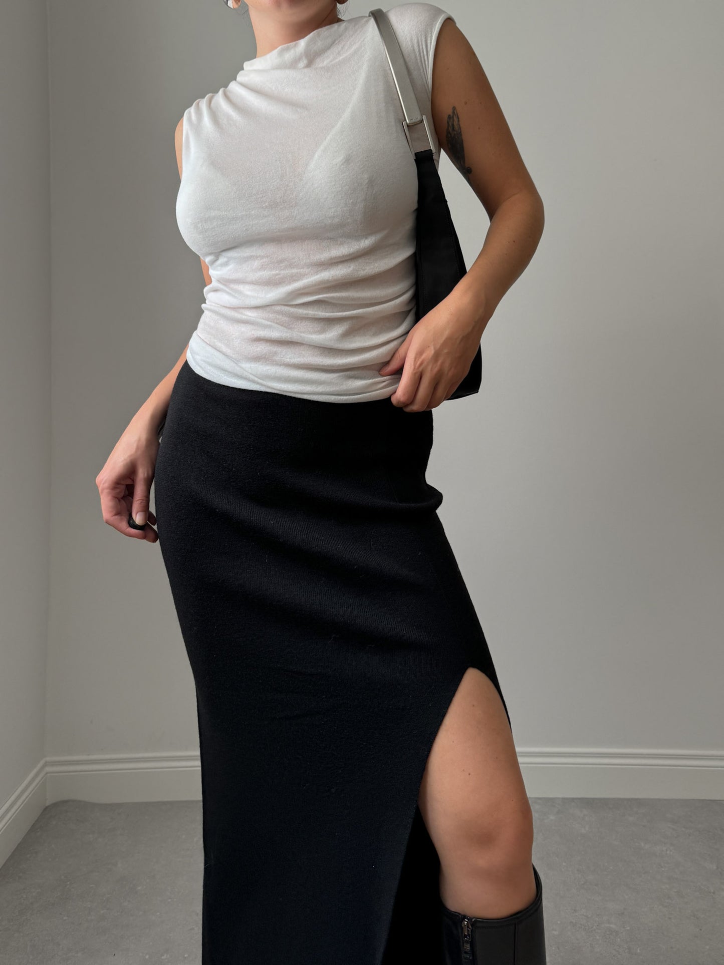 Pure virgin wool black skirt