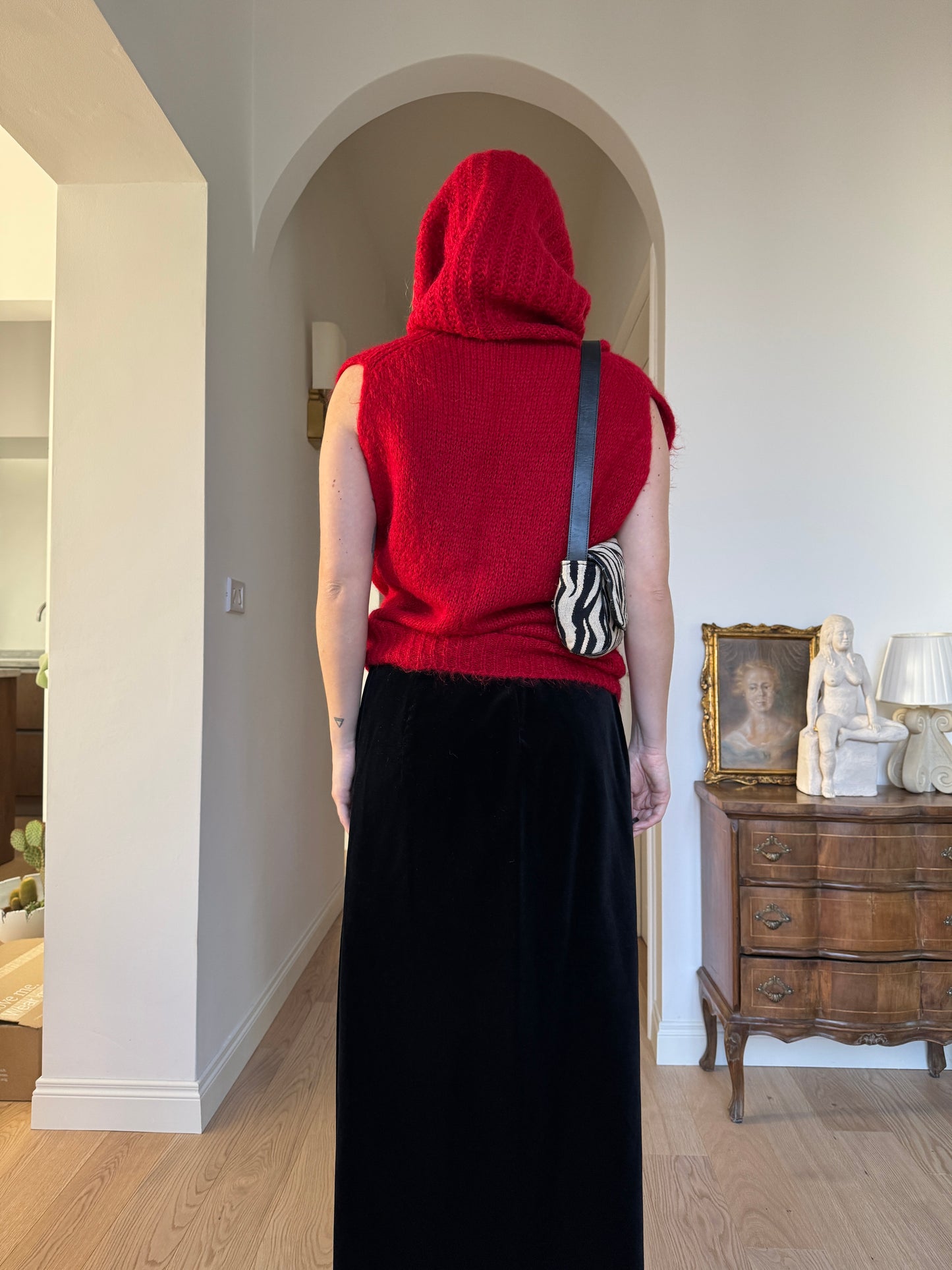 Wool blend red pull