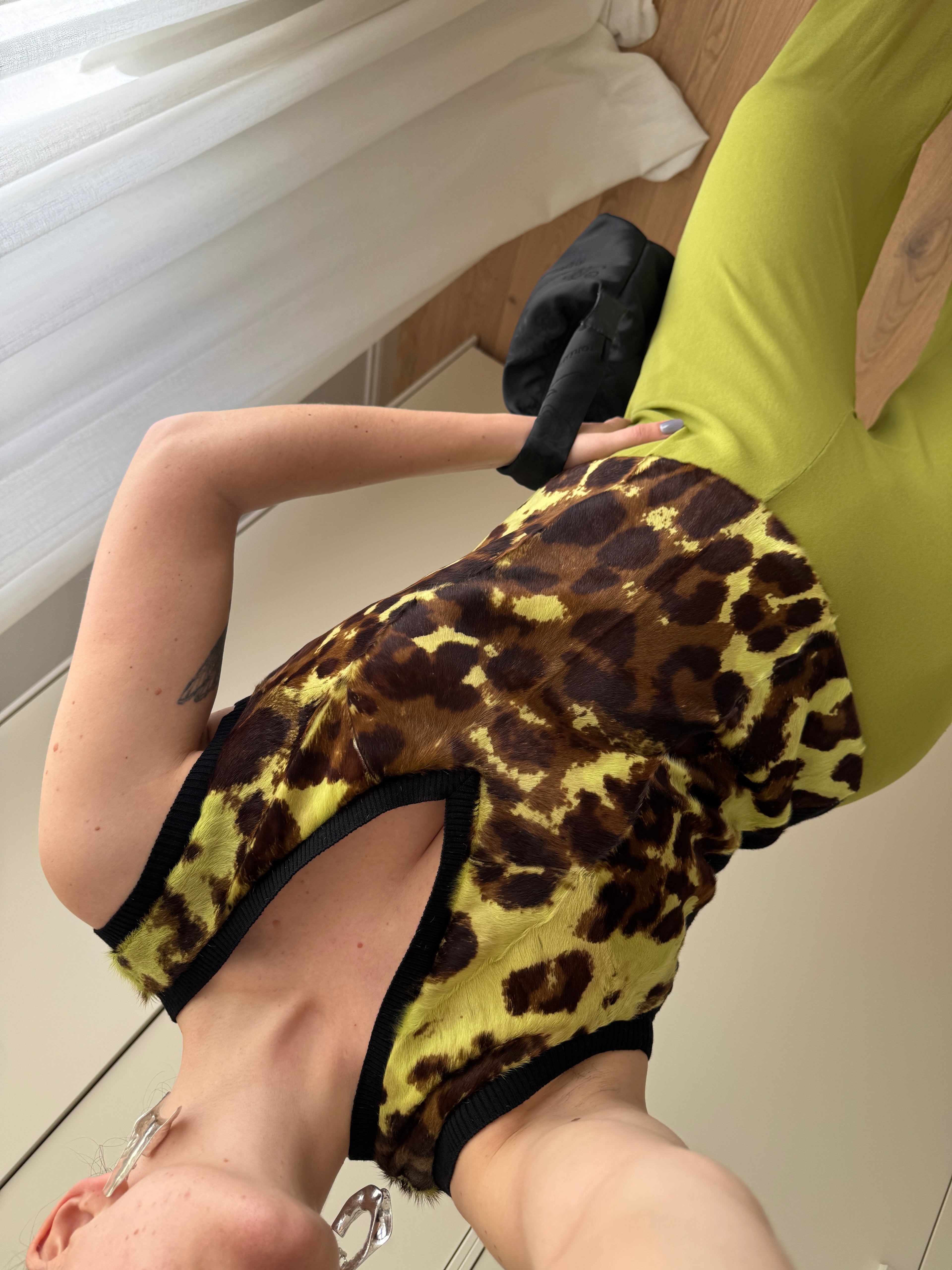 Top animalier in pelliccia e lana