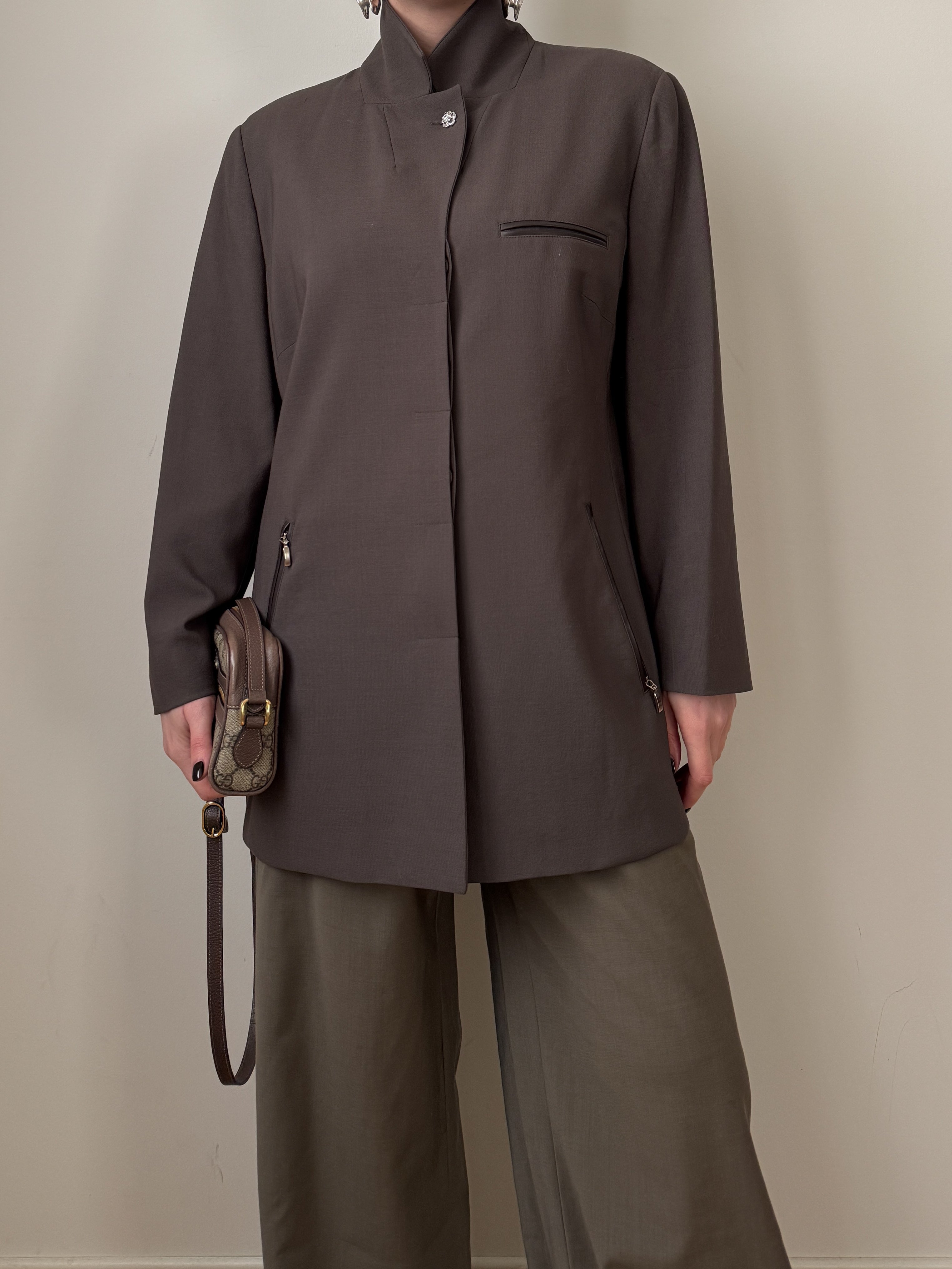 Blazer tortora in lana e viscosa reworked con bottone gioiello