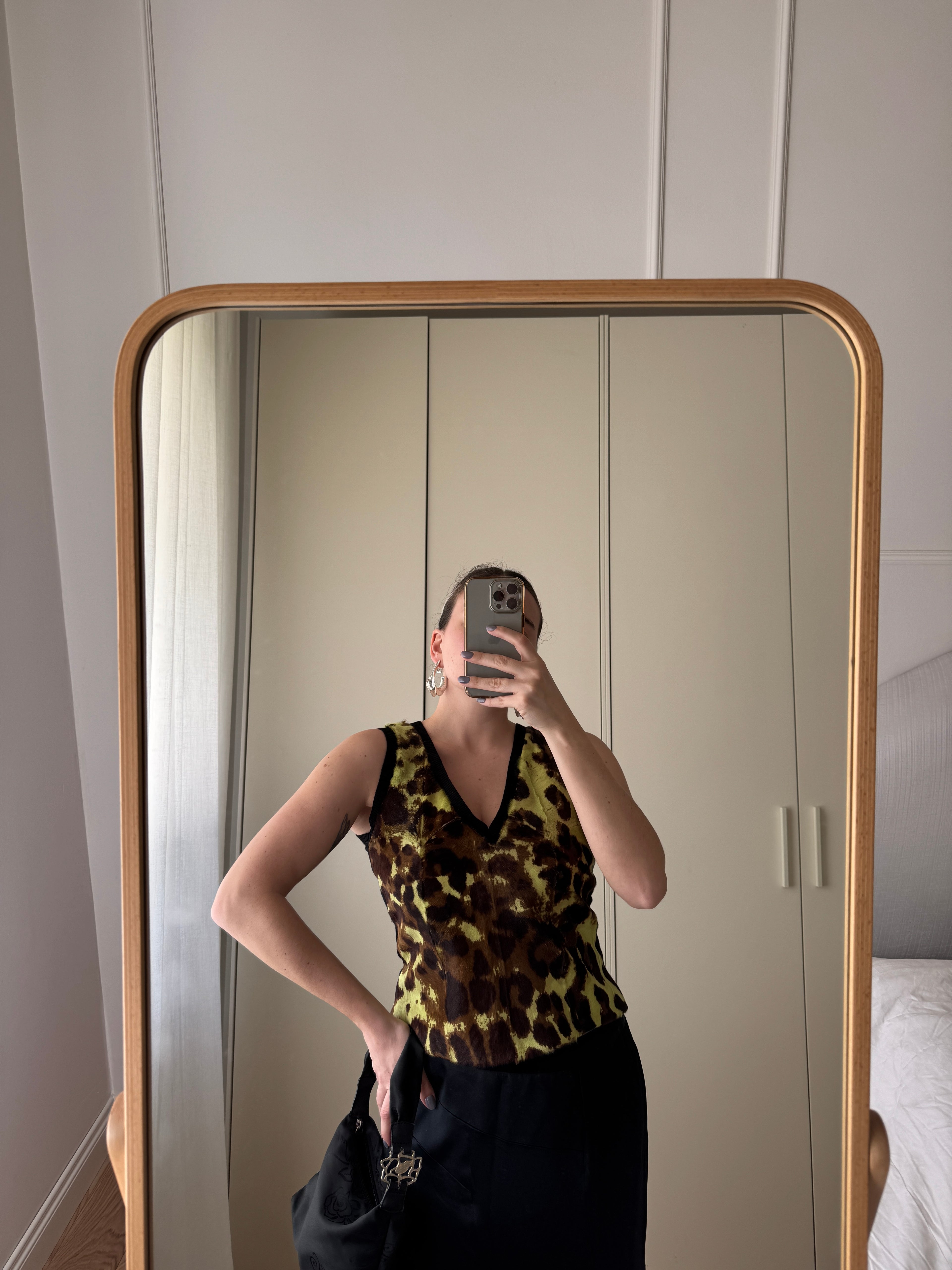 Top animalier in pelliccia e lana