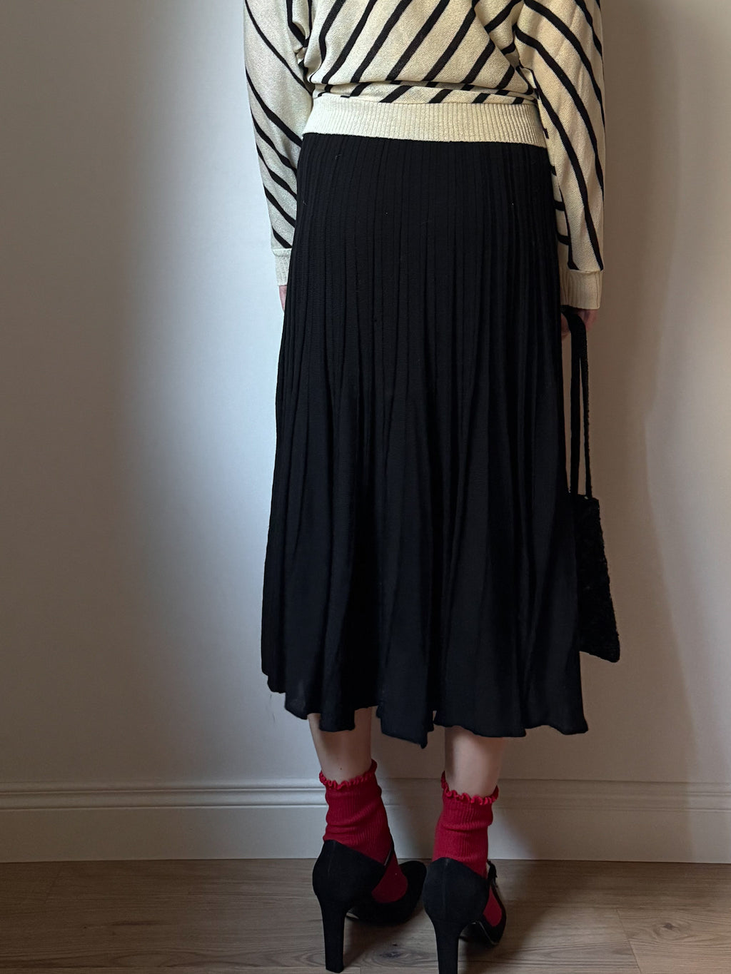 Virgin wool pleated black skirt